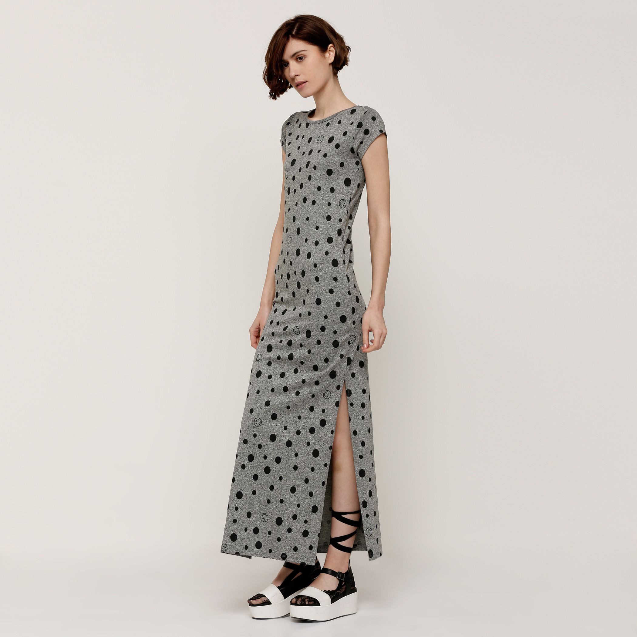 فستان طويل بياقة مستديرة وطبعات سمايلي وورلد-women-clothing-dresses-image-1