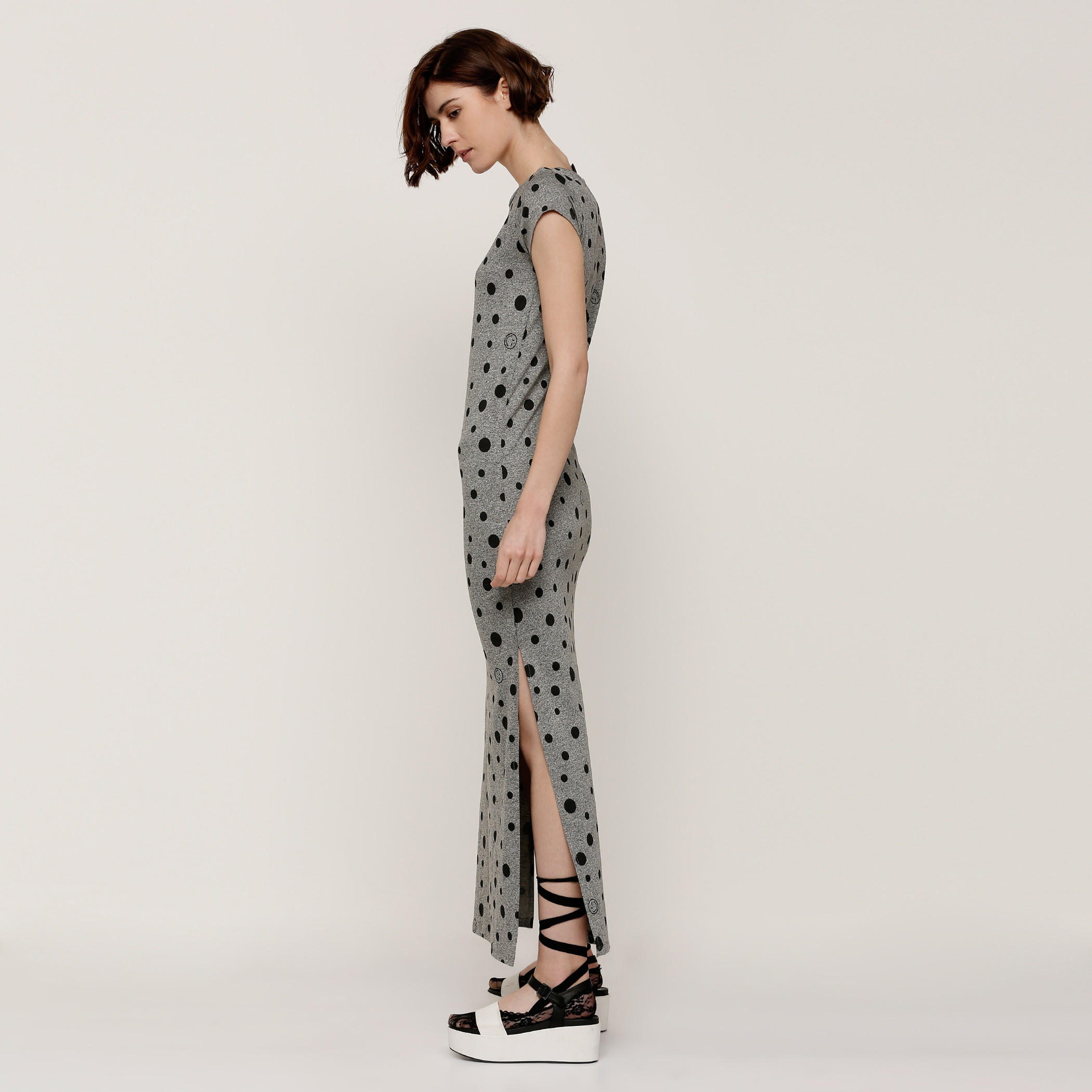 فستان طويل بياقة مستديرة وطبعات سمايلي وورلد-women-clothing-dresses-image-3