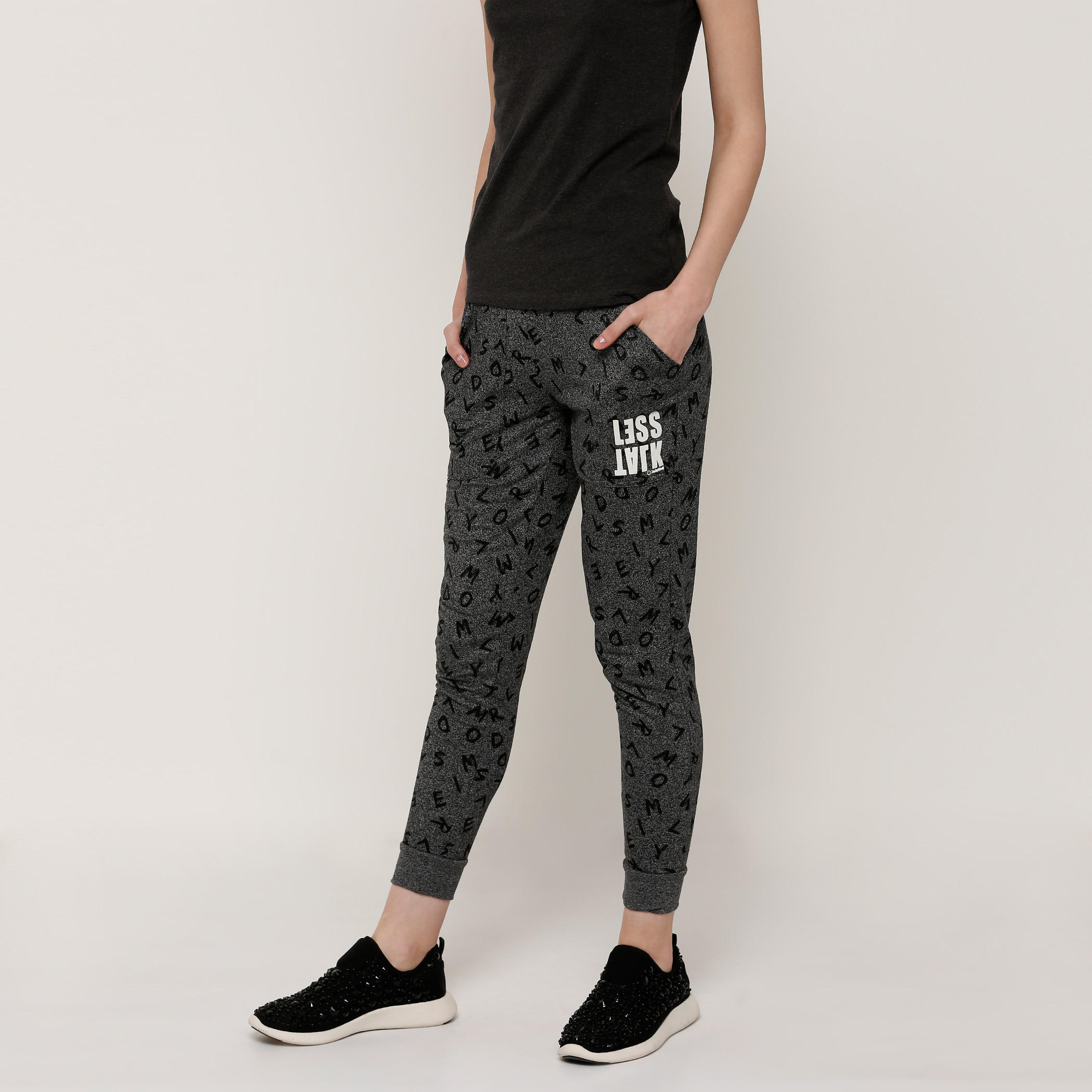 بنطال رياضي طويل بخصر مطاطّي وطبعات سمايلي وورلد-women-clothing-bottoms-joggers-image-1