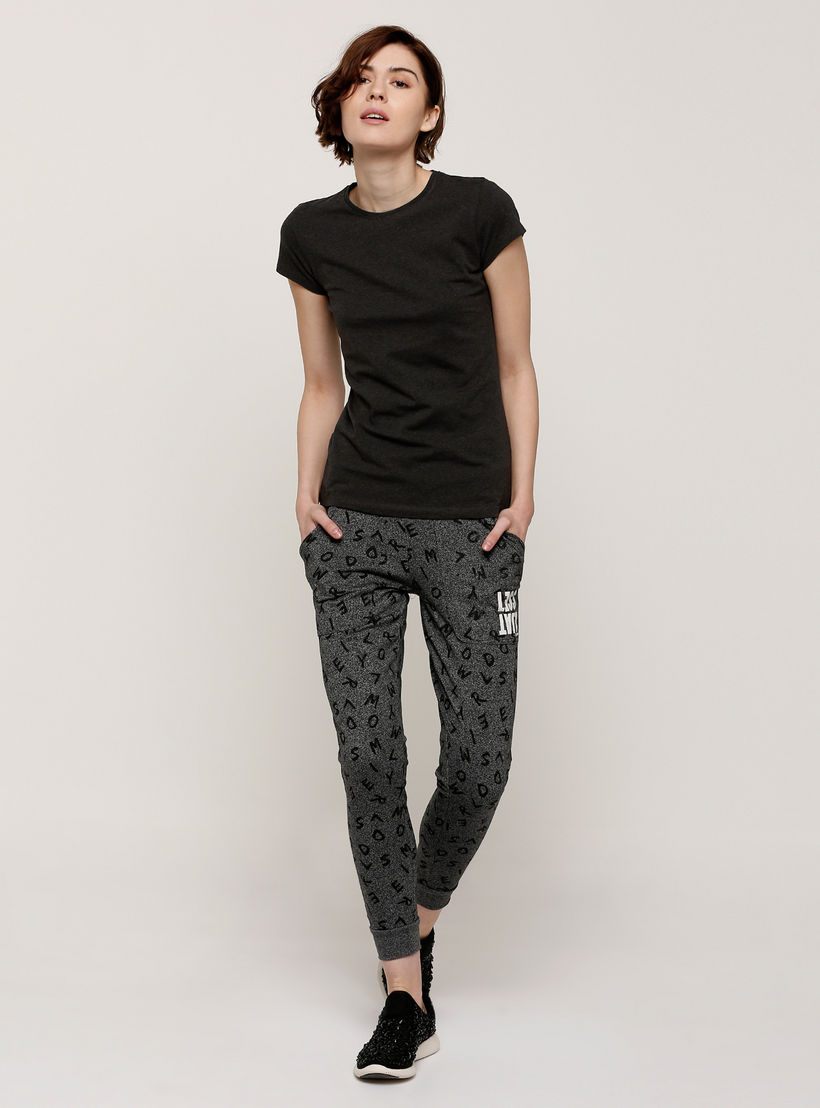 بنطال رياضي طويل بخصر مطاطّي وطبعات سمايلي وورلد-women-clothing-bottoms-joggers-image-5