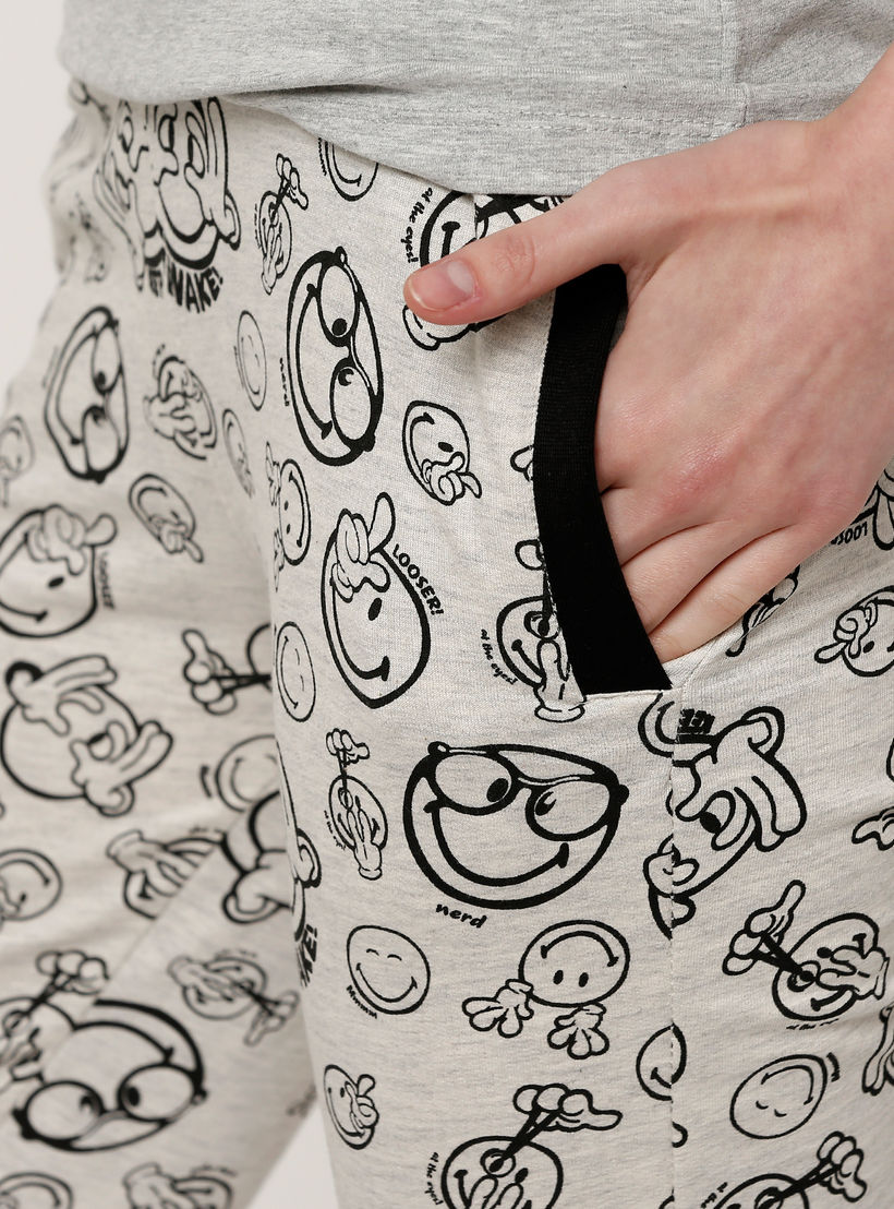 بنطال رياضي طويل بخصر مطاطّي وطبعات سمايلي وورلد-women-clothing-bottoms-joggers-image-4