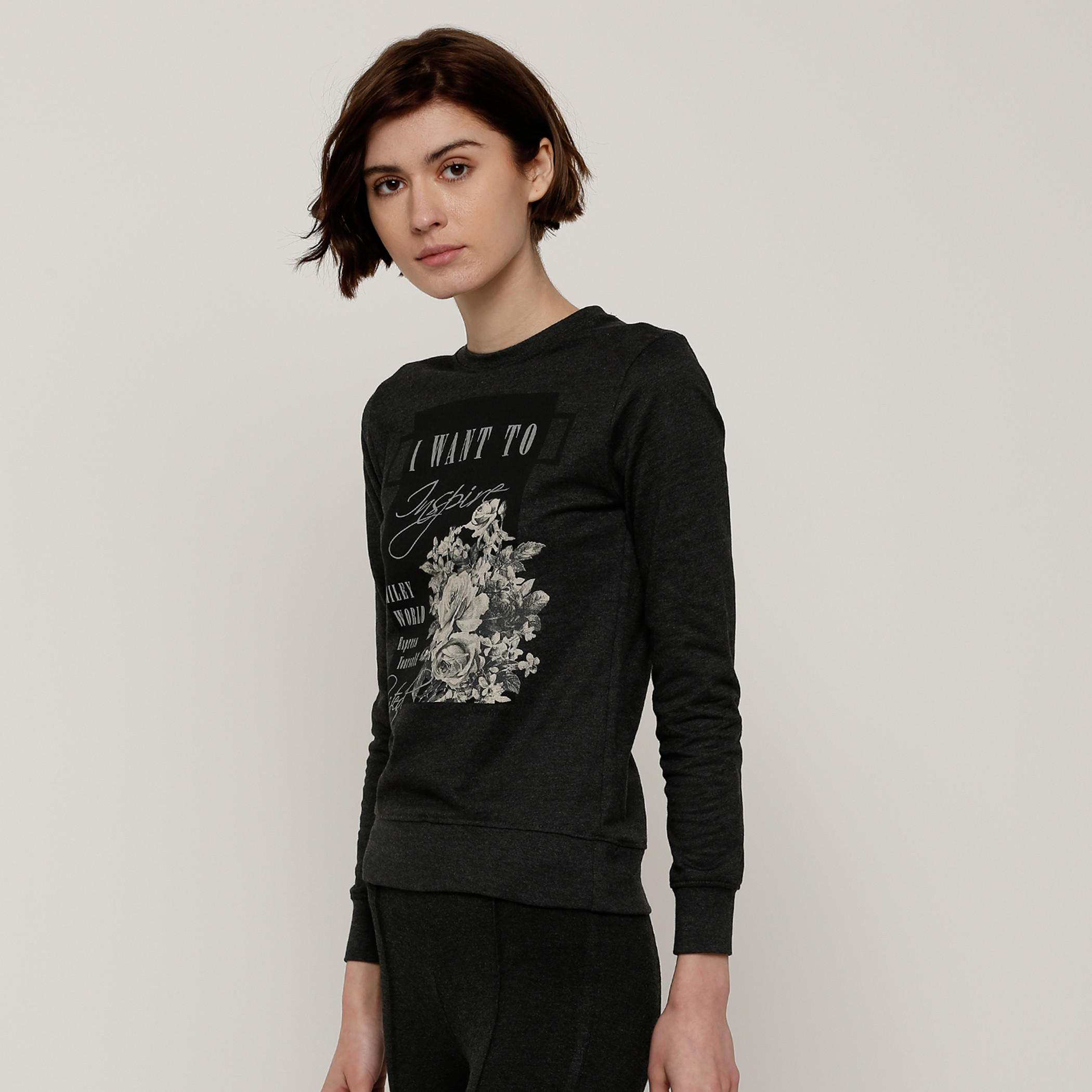 سويت شيرت بأكمام طويلة وياقة مستديرة وطبعات سمايلي وورلد-women-winterwear-hoodiesandsweatshirts-sweatshirts-image-5
