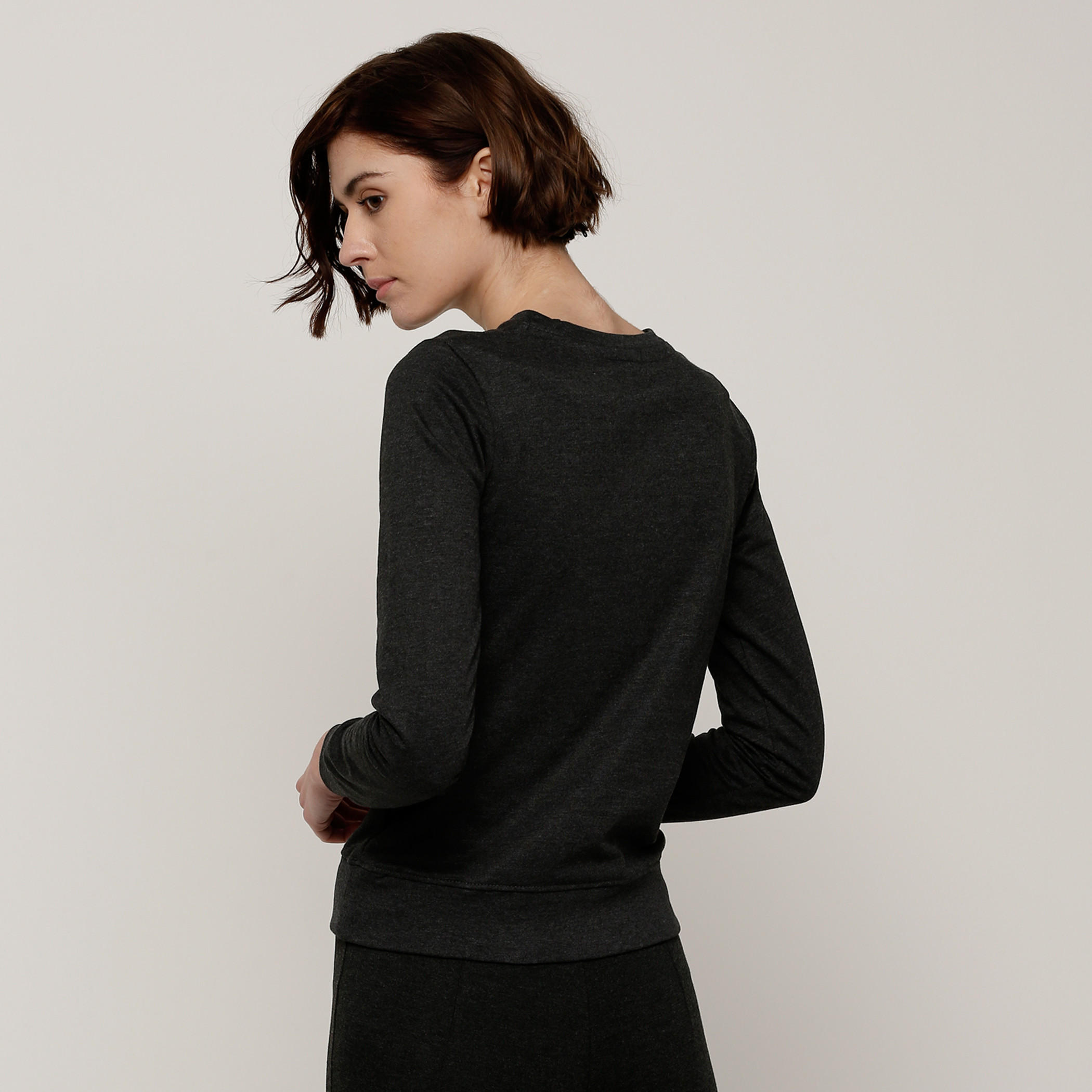 سويت شيرت بأكمام طويلة وياقة مستديرة وطبعات سمايلي وورلد-women-winterwear-hoodiesandsweatshirts-sweatshirts-image-4