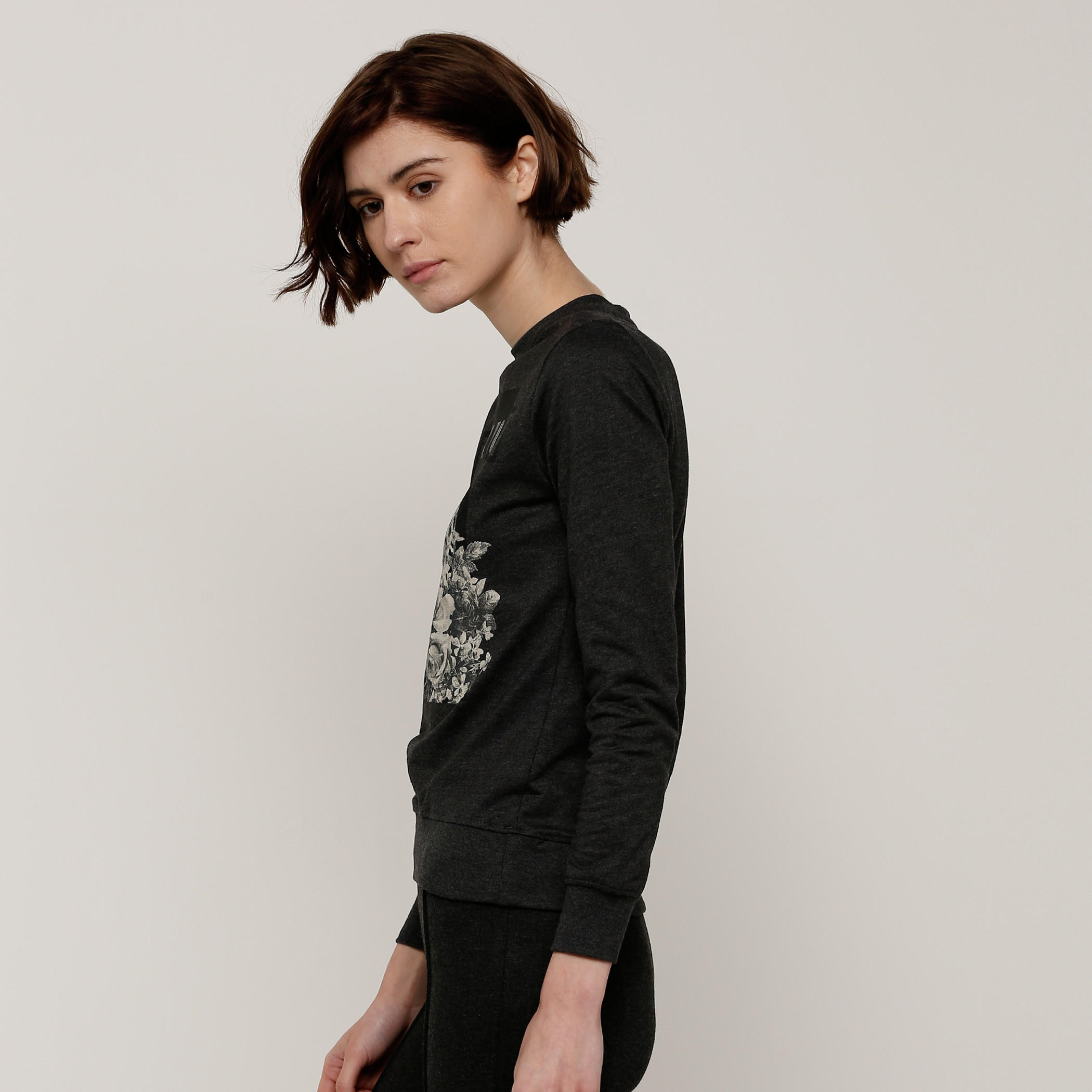 سويت شيرت بأكمام طويلة وياقة مستديرة وطبعات سمايلي وورلد-women-winterwear-hoodiesandsweatshirts-sweatshirts-image-3