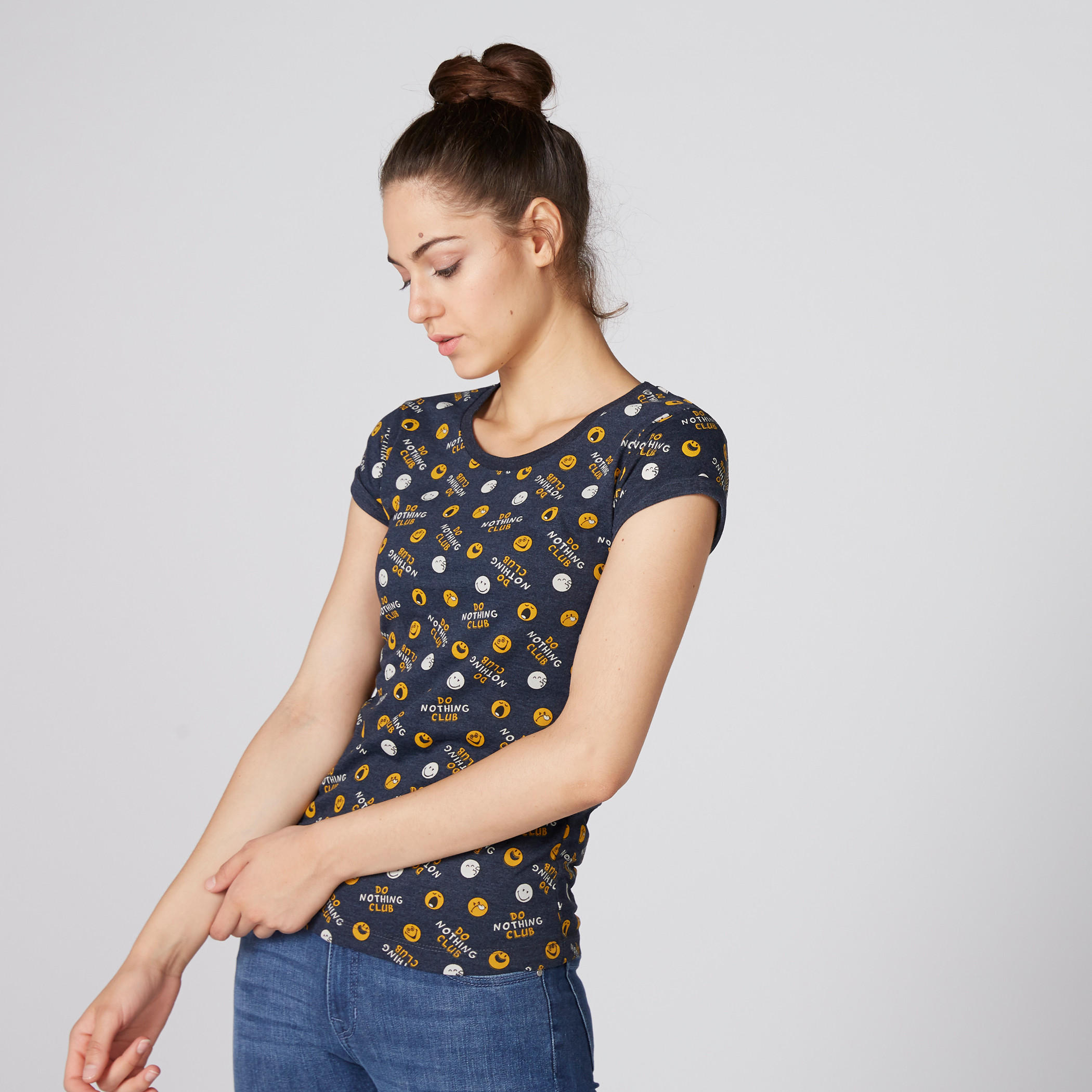 تيشيرت بياقة مستديرة وأكمام كاب وطبعات سمايلي وورلد-women-clothing-tshirts-image-1