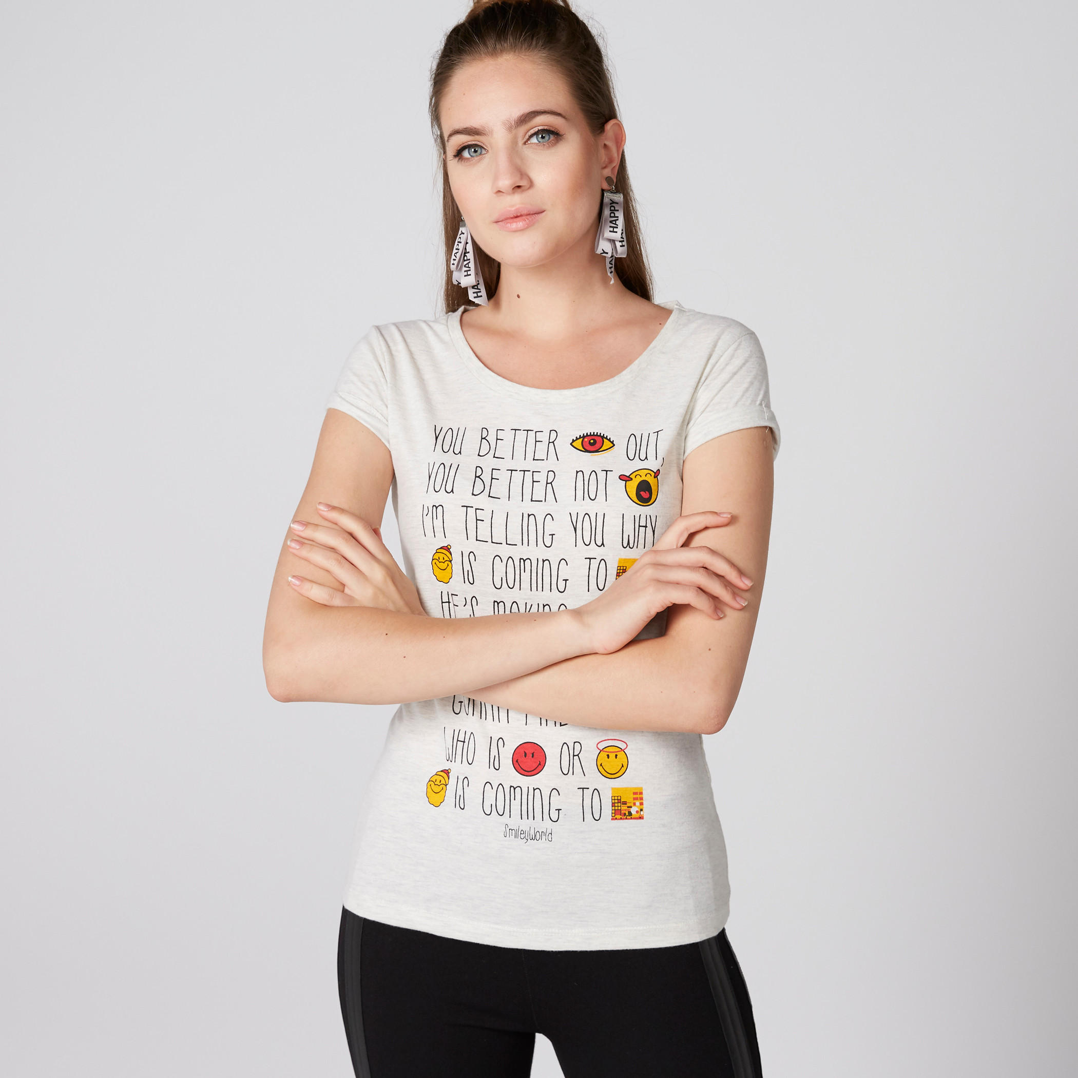 تيشيرت بياقة مستديرة وأكمام كاب وطبعات سمايلي وورلد-women-clothing-tshirts-image-1