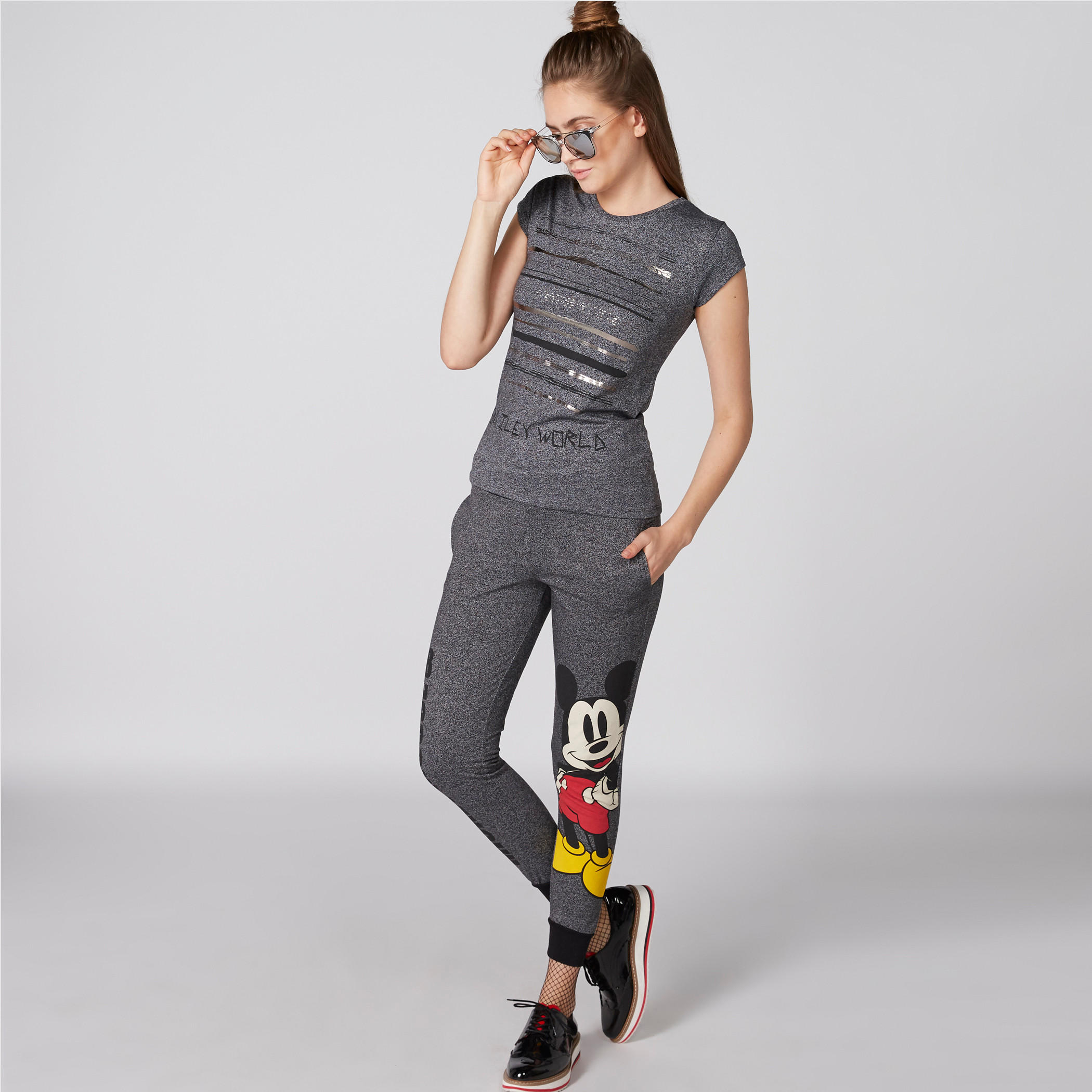 تيشيرت بياقة مستديرة وأكمام كاب وطبعات سمايلي وورلد-women-clothing-tshirts-image-3