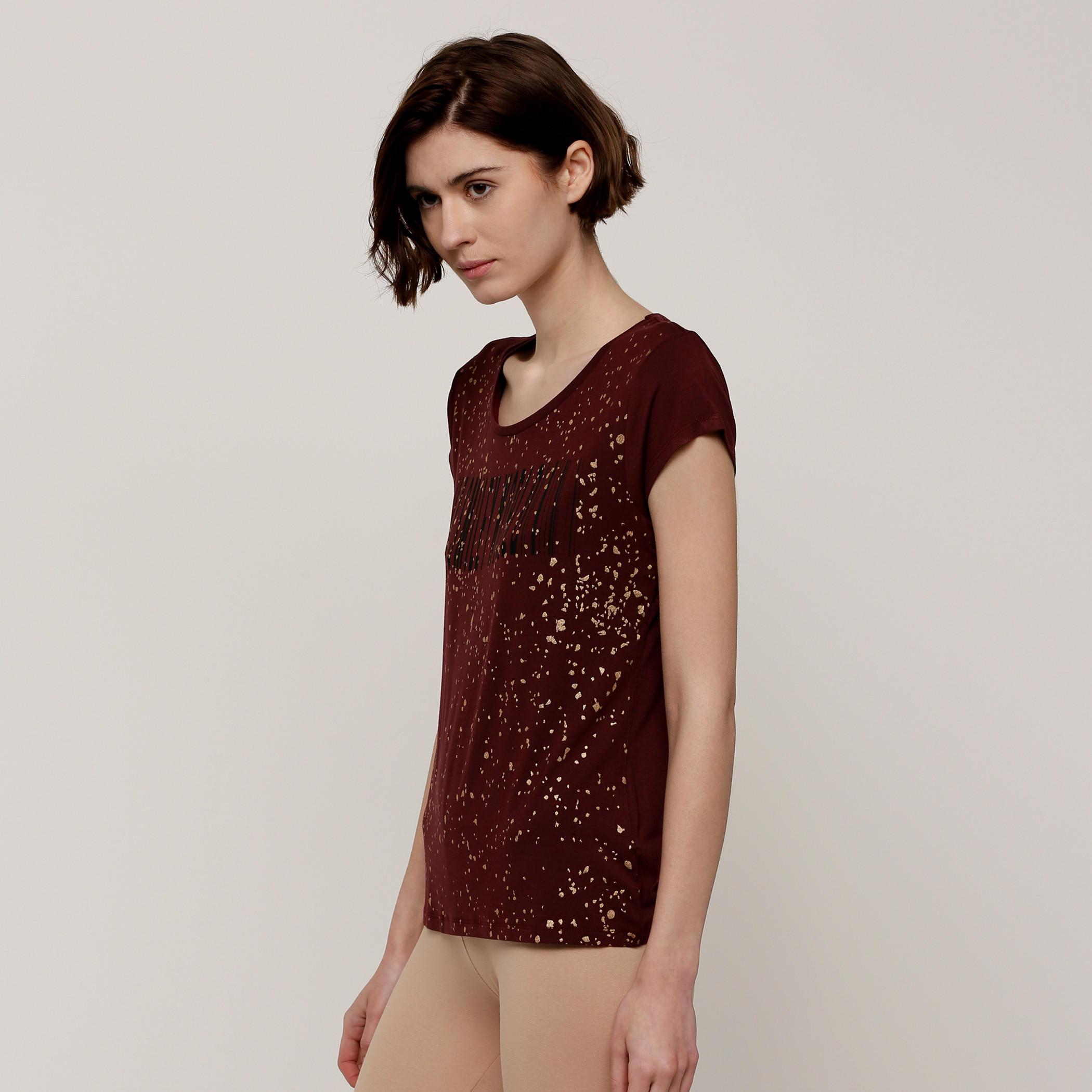 تيشيرت بياقة مستديرة وأكمام كاب وطبعات سمايلي وورلد-women-clothing-shirtsandblouses-shirts-image-3