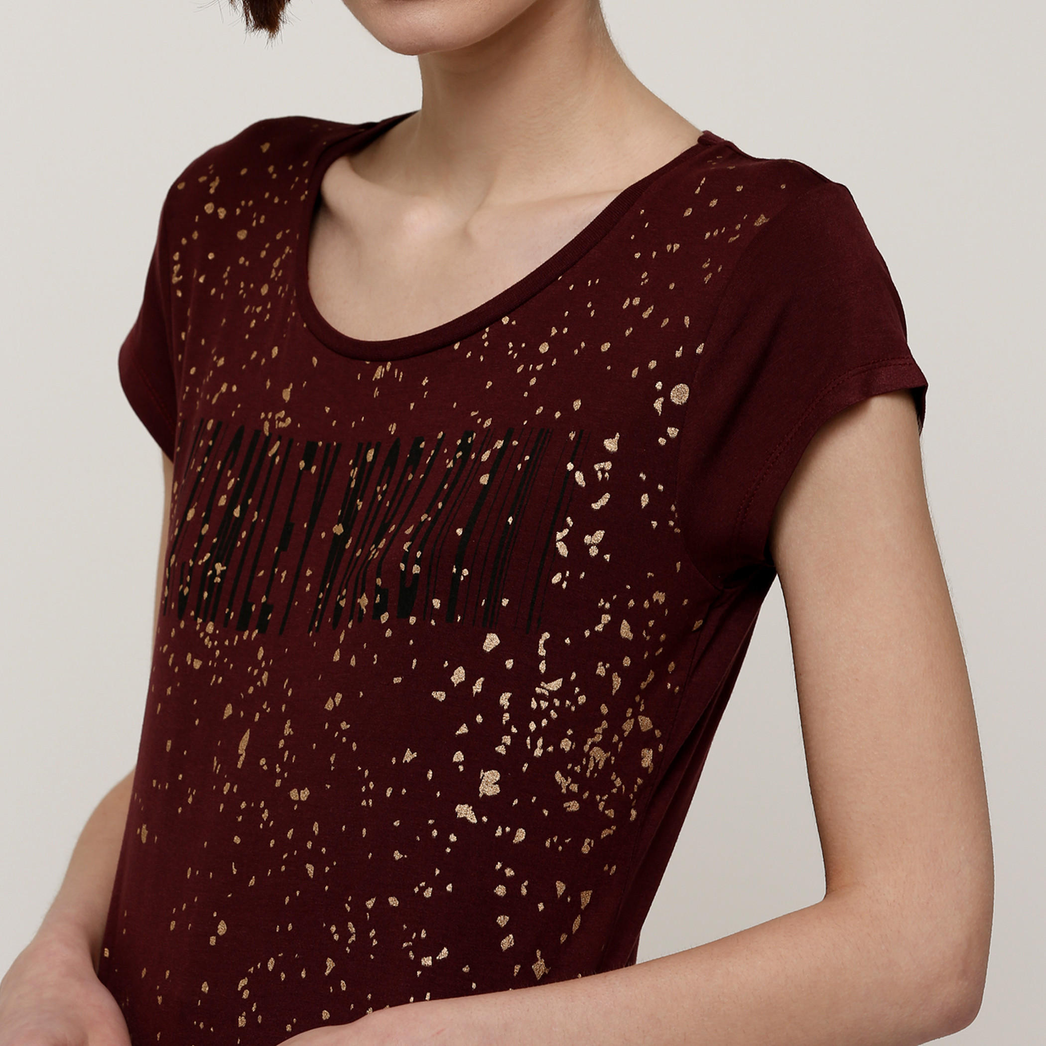 تيشيرت بياقة مستديرة وأكمام كاب وطبعات سمايلي وورلد-women-clothing-shirtsandblouses-shirts-image-4