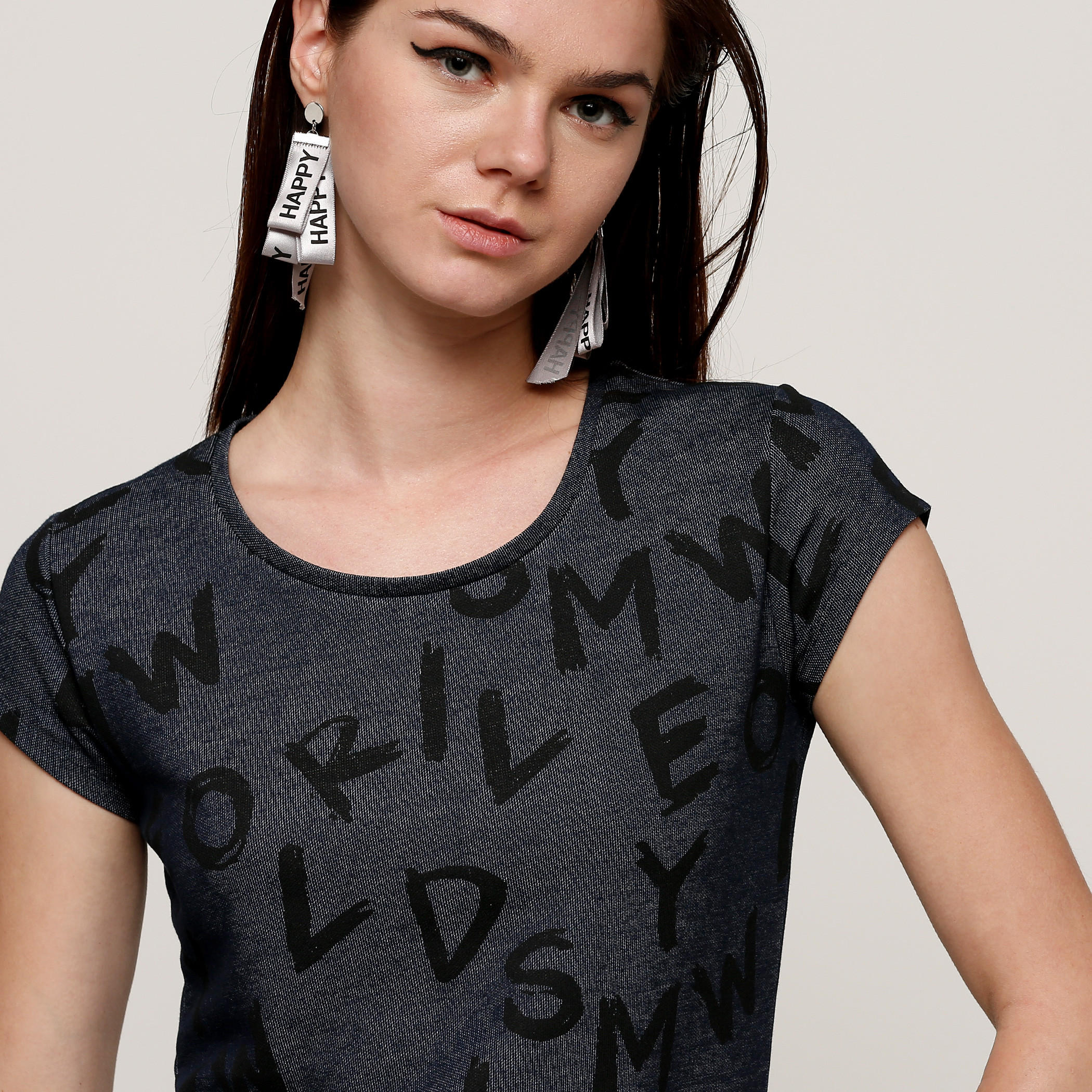 تيشيرت بياقة مستديرة وأكمام كاب وطبعات سمايلي وورلد-women-clothing-tshirts-image-2