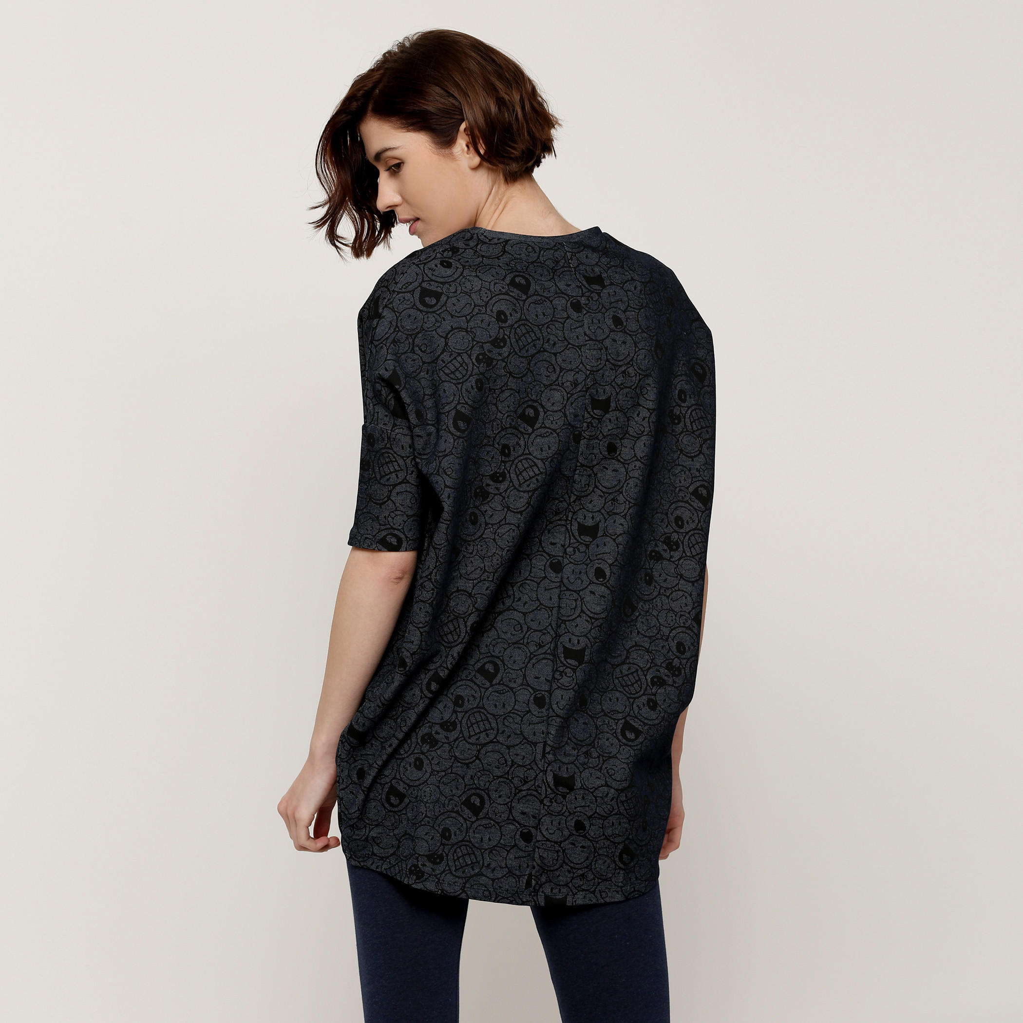 تونيك بياقة مستديرة وأكمام بطول 3/4 وطبعات سمايلي وورلد-women-clothing-shirtsandblouses-blouses-image-2
