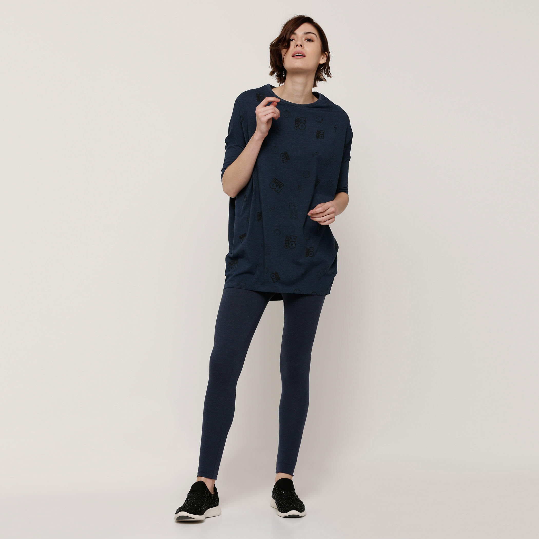 تونيك بياقة مستديرة وأكمام بطول 3/4 وطبعات سمايلي وورلد-women-clothing-shirtsandblouses-blouses-image-5