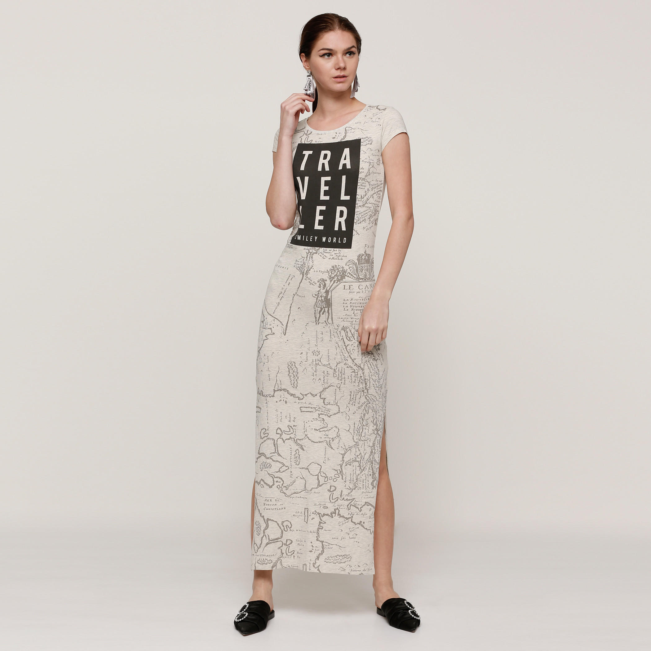 فستان طويل بياقة مستديرة وطبعات سمايلي وورلد-women-clothing-dresses-image-1