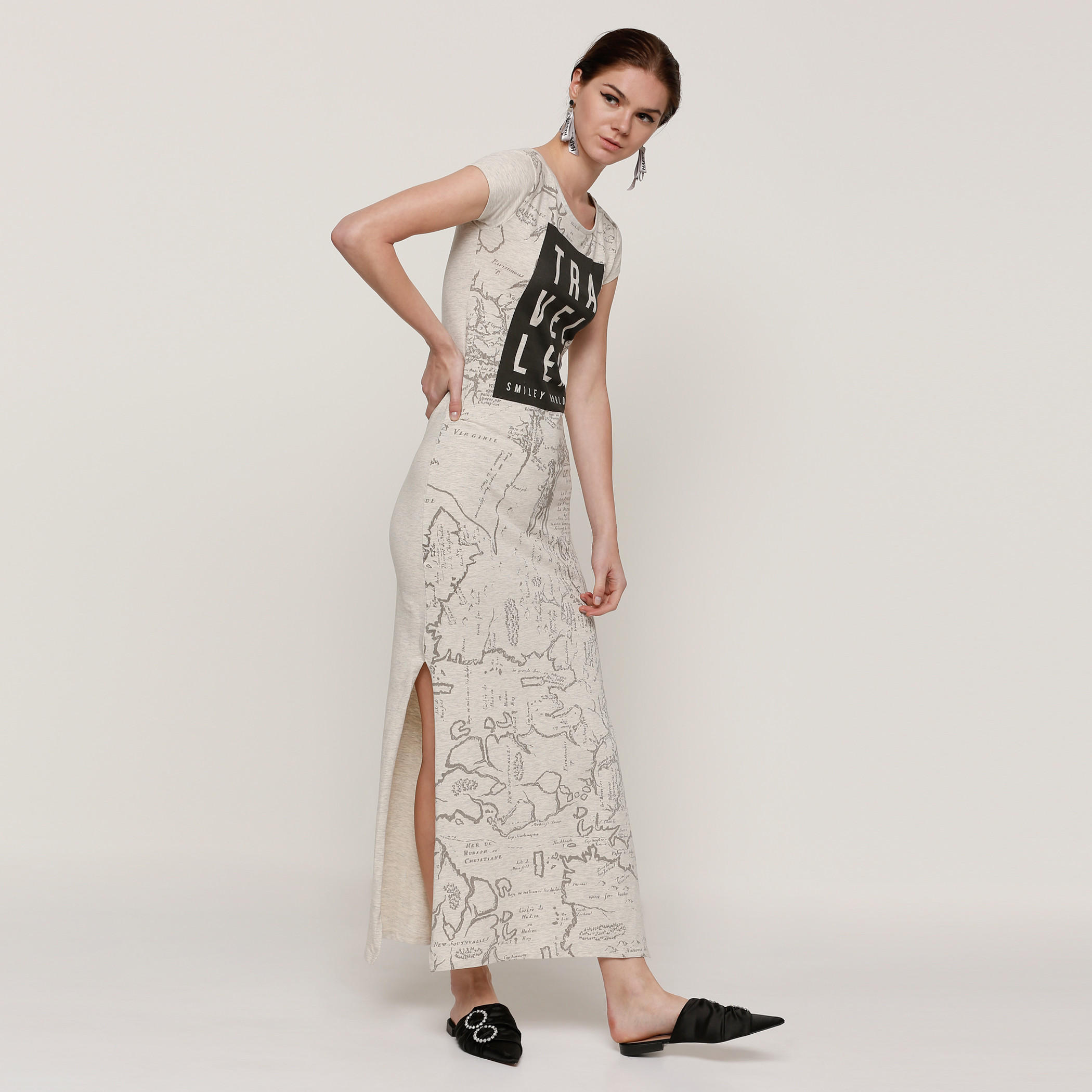 فستان طويل بياقة مستديرة وطبعات سمايلي وورلد-women-clothing-dresses-image-5