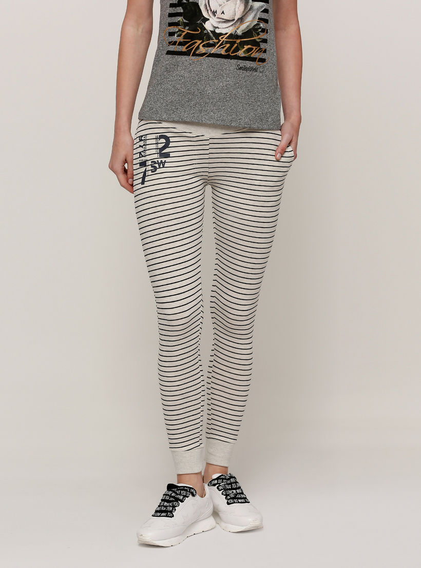 بنطال رياضي طويل بجيوب وطبعات سمايلي وورلد-women-clothing-bottoms-joggers-image-1