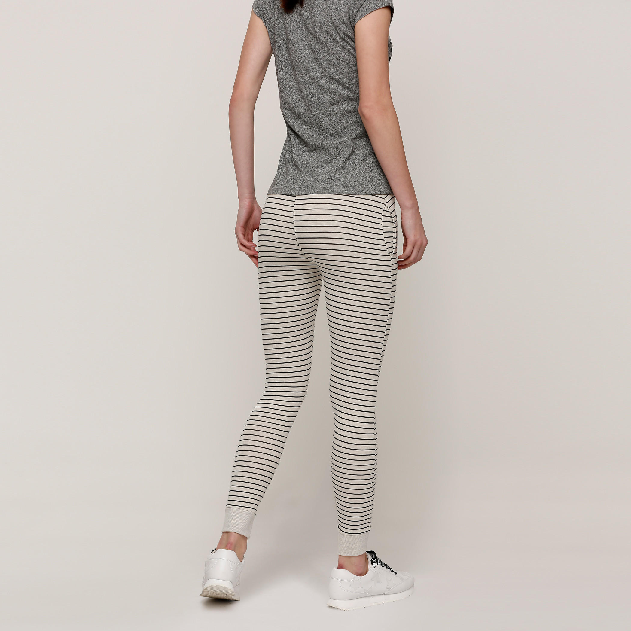 بنطال رياضي طويل بجيوب وطبعات سمايلي وورلد-women-clothing-bottoms-joggers-image-2