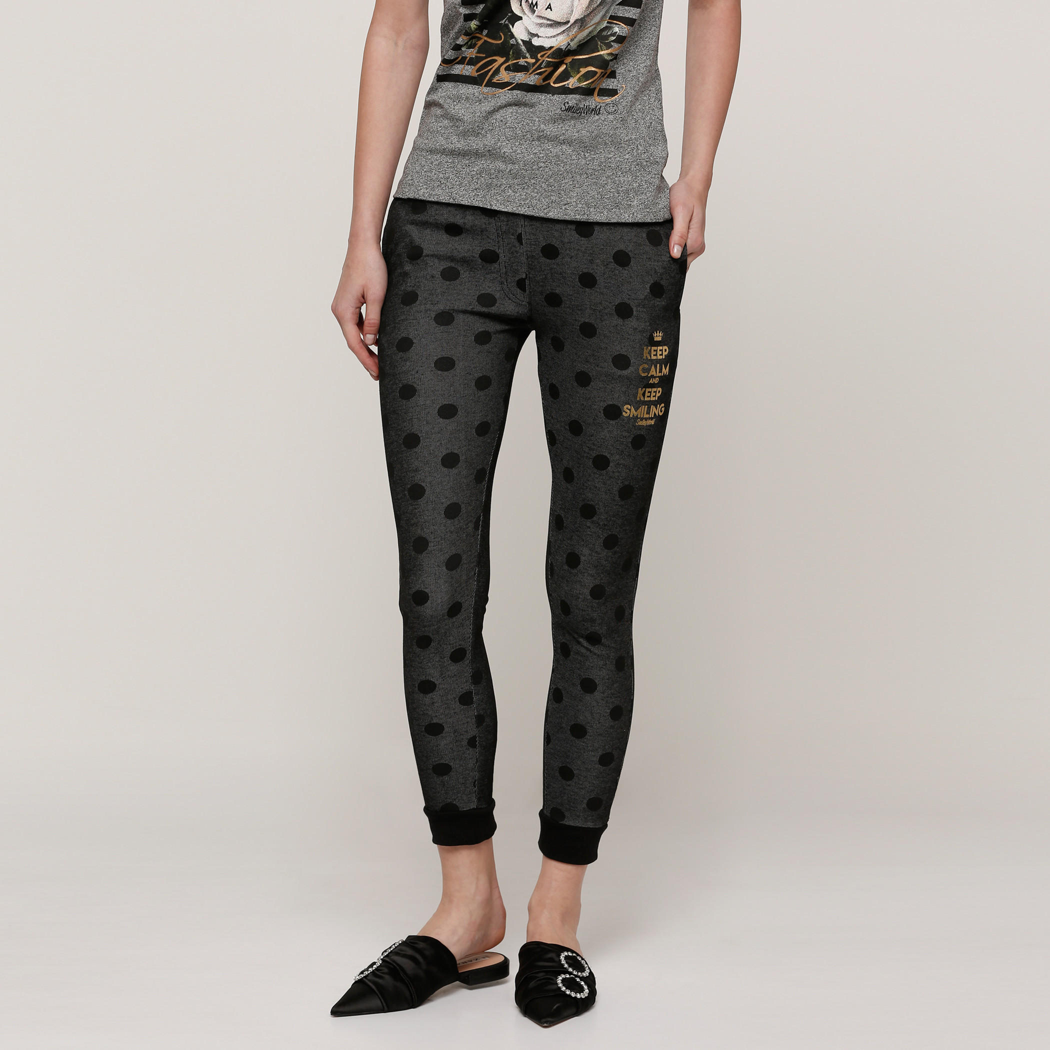 بنطال رياضي طويل بجيوب وطبعات سمايلي وورلد-women-clothing-bottoms-joggers-image-1