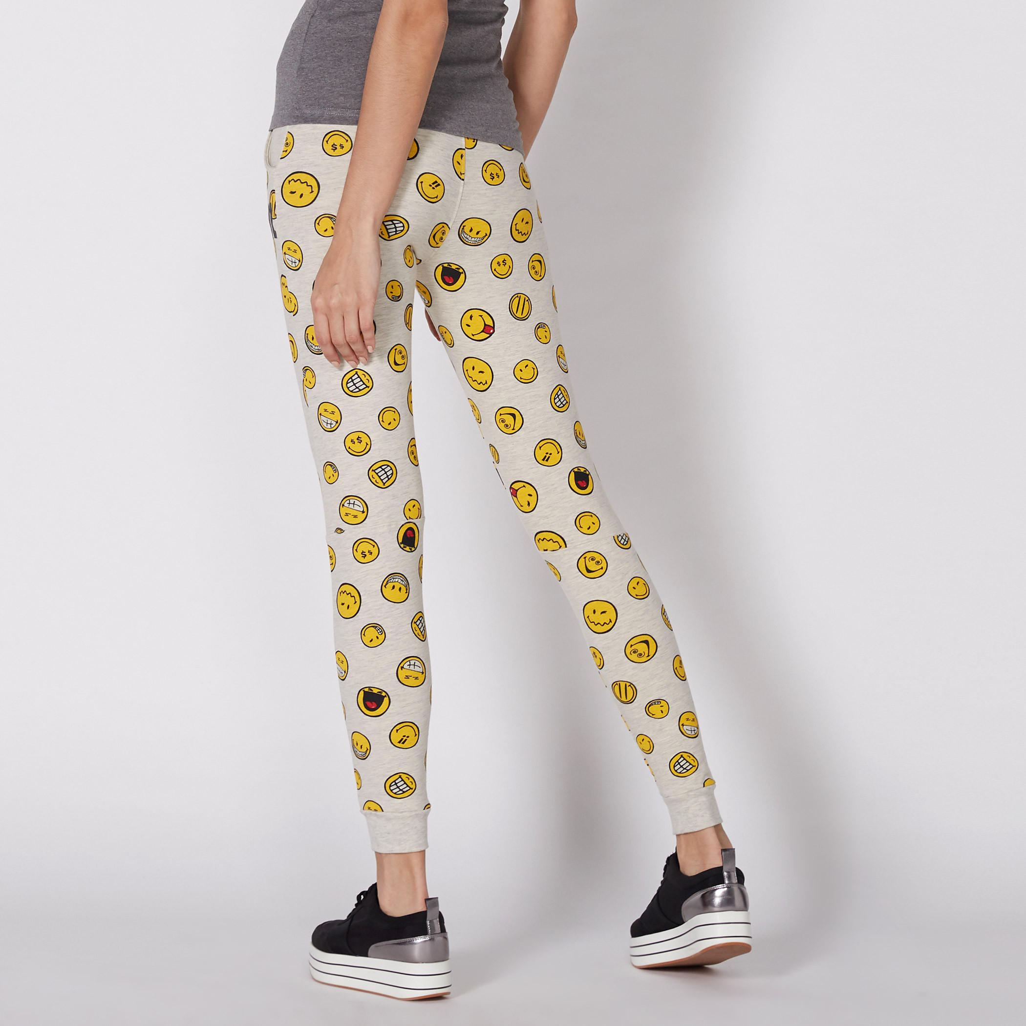 بنطال رياضي طويل بخصر مطاطّي وطبعات سمايلي وورلد-women-clothing-bottoms-joggers-image-4