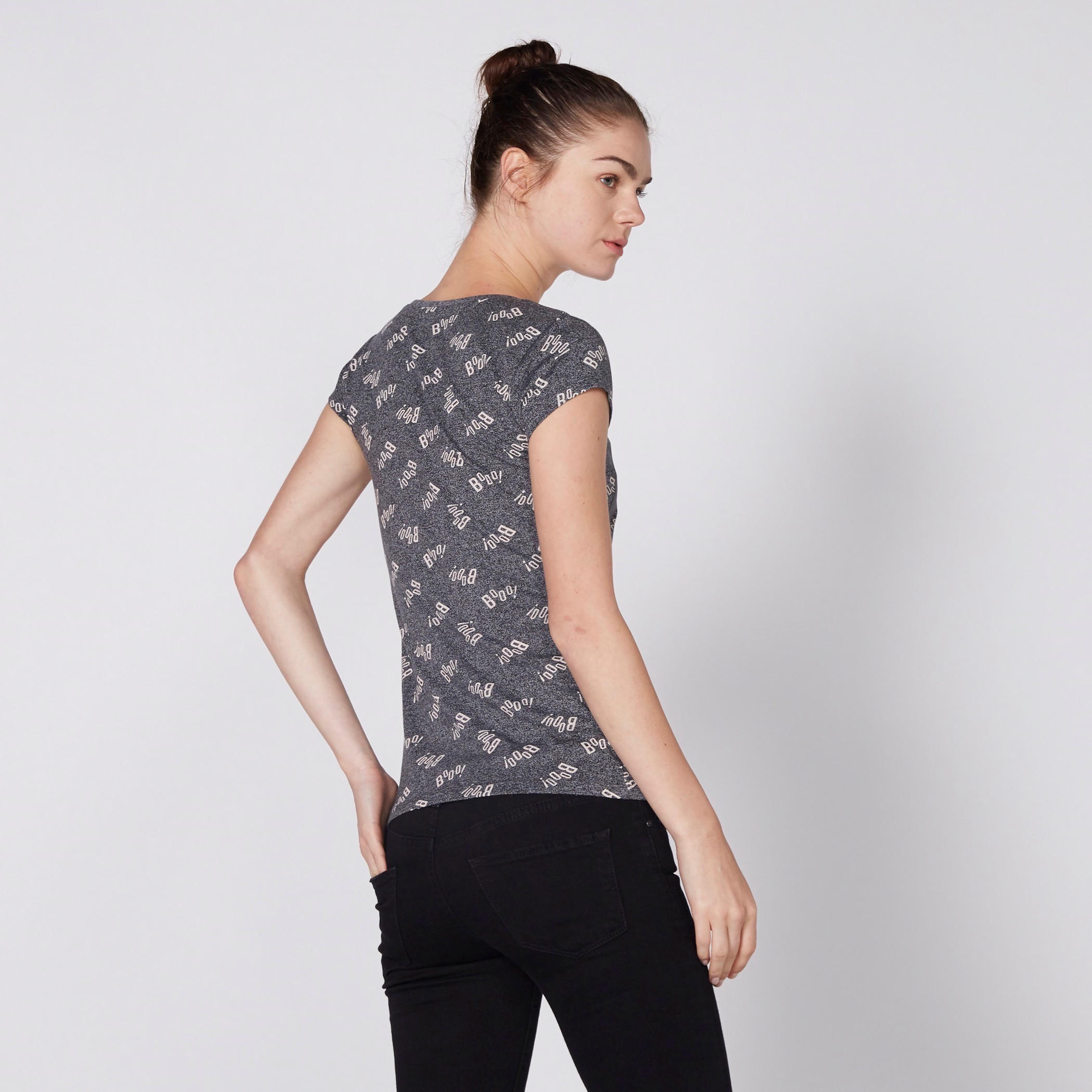 تيشيرت بياقة مستديرة وأكمام كاب وطبعات سمايلي وورلد-women-clothing-tshirts-image-3