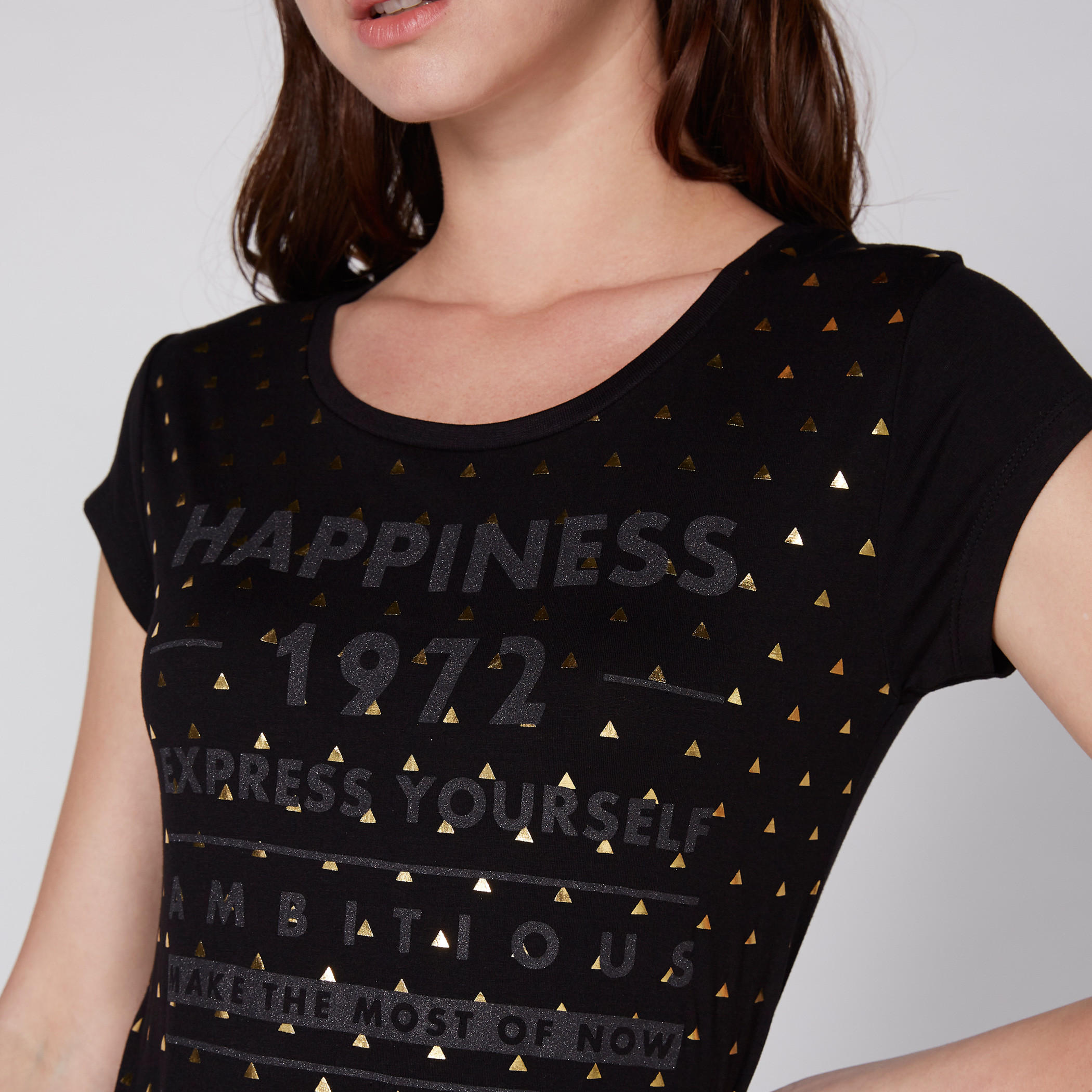 تيشيرت بياقة مستديرة وأكمام كاب وطبعات سمايلي وورلد-women-clothing-tshirts-image-3