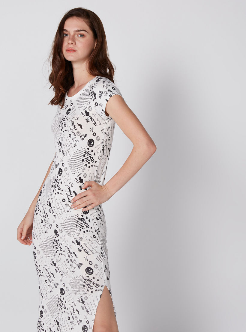 فستان طويل بياقة مستديرة وأكمام كاب وطبعات سمايلي وورلد-women-clothing-dresses-image-1