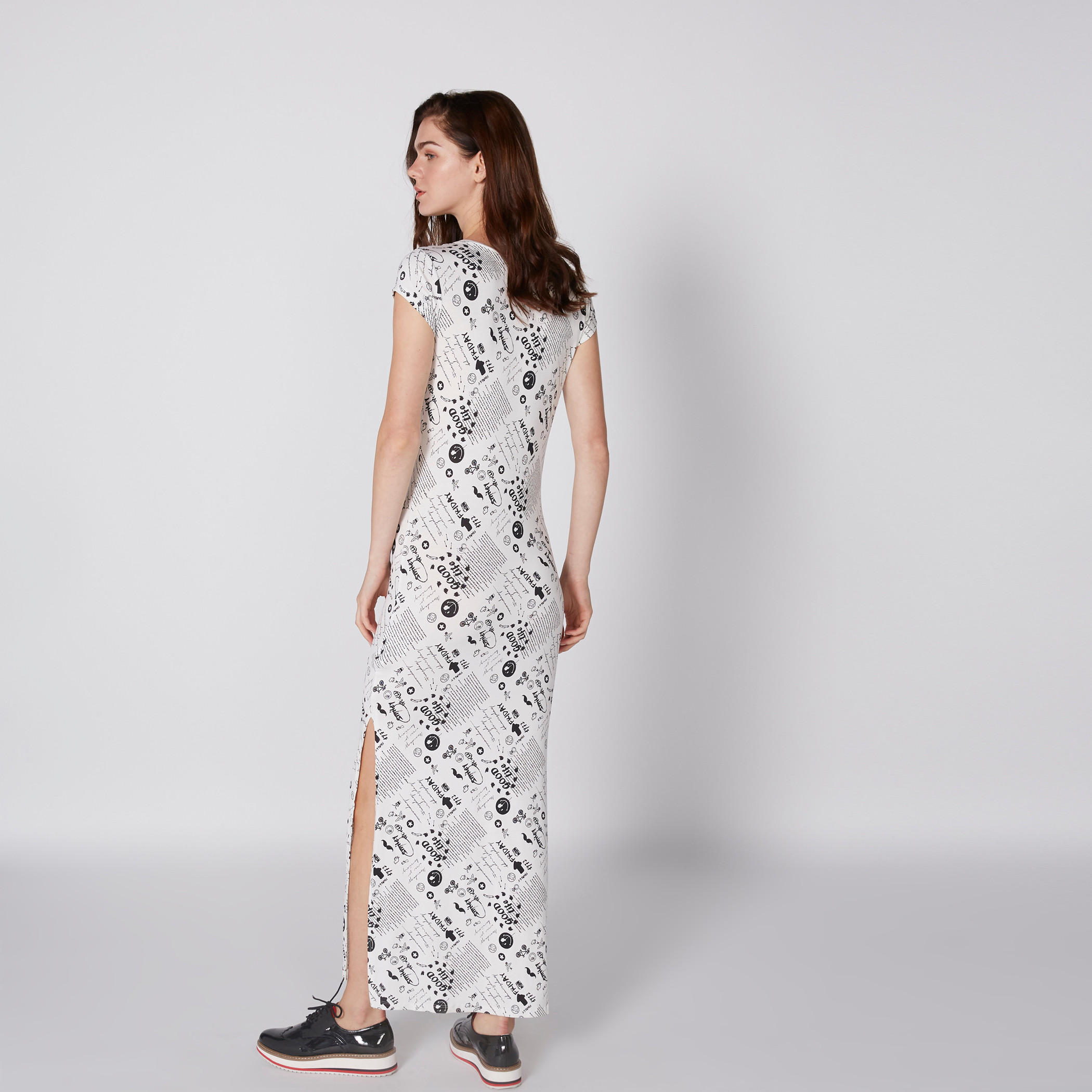 فستان طويل بياقة مستديرة وأكمام كاب وطبعات سمايلي وورلد-women-clothing-dresses-image-4