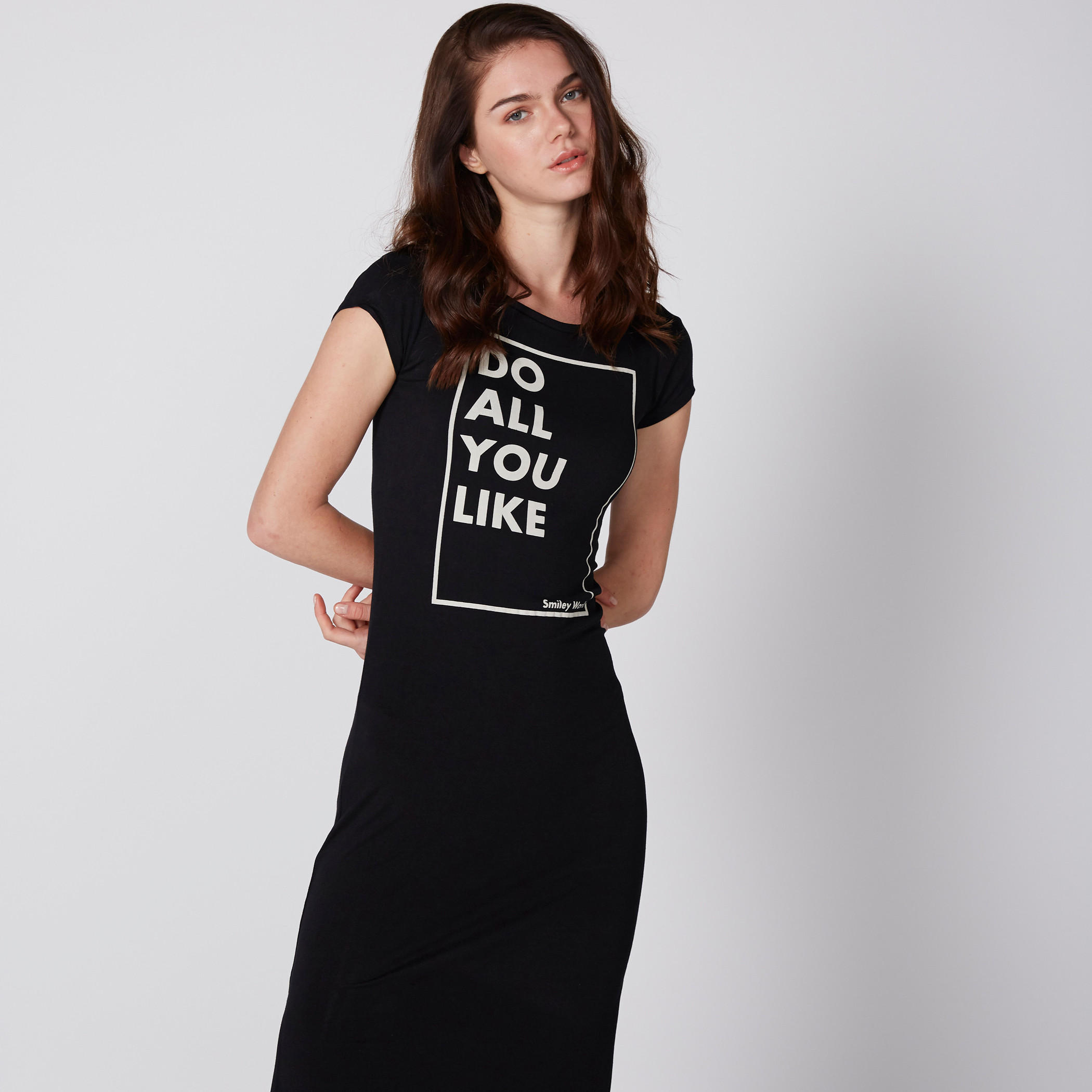 فستان طويل بأكمام كاب وفتحة جانبية وطبعات سمايلي وورلد-women-clothing-dresses-image-3