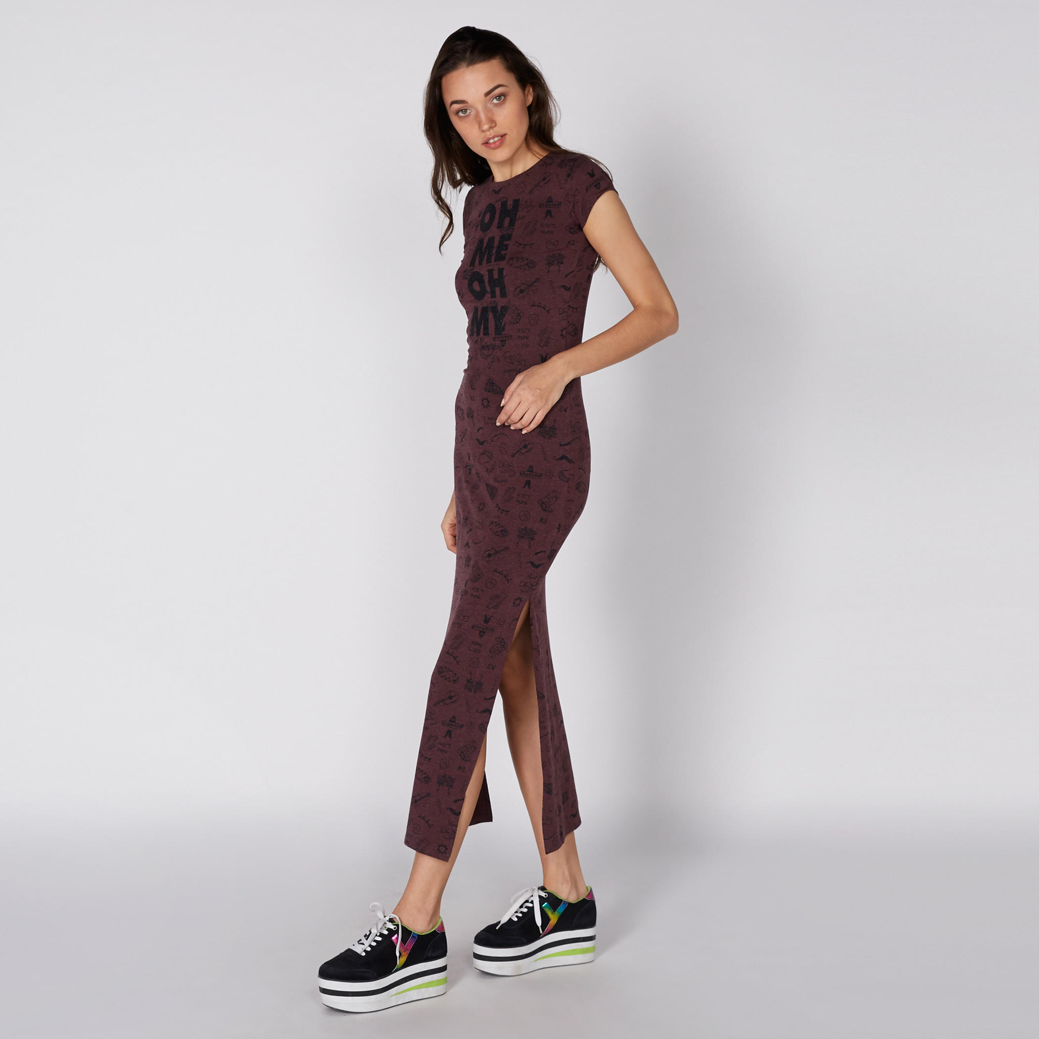 فستان طويل بياقة مستديرة وطبعات سمايلي وورلد-women-clothing-dresses-image-1