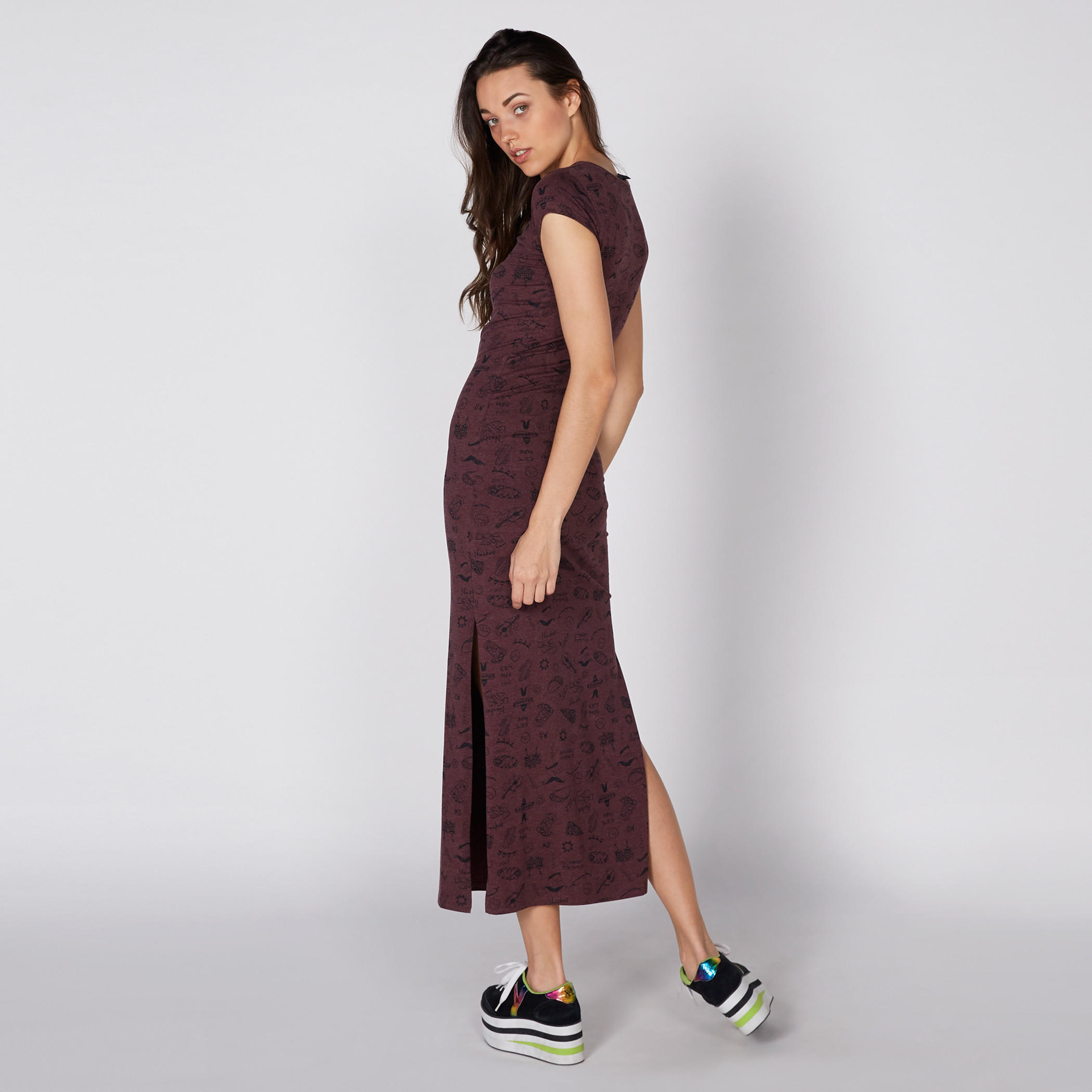 فستان طويل بياقة مستديرة وطبعات سمايلي وورلد-women-clothing-dresses-image-3