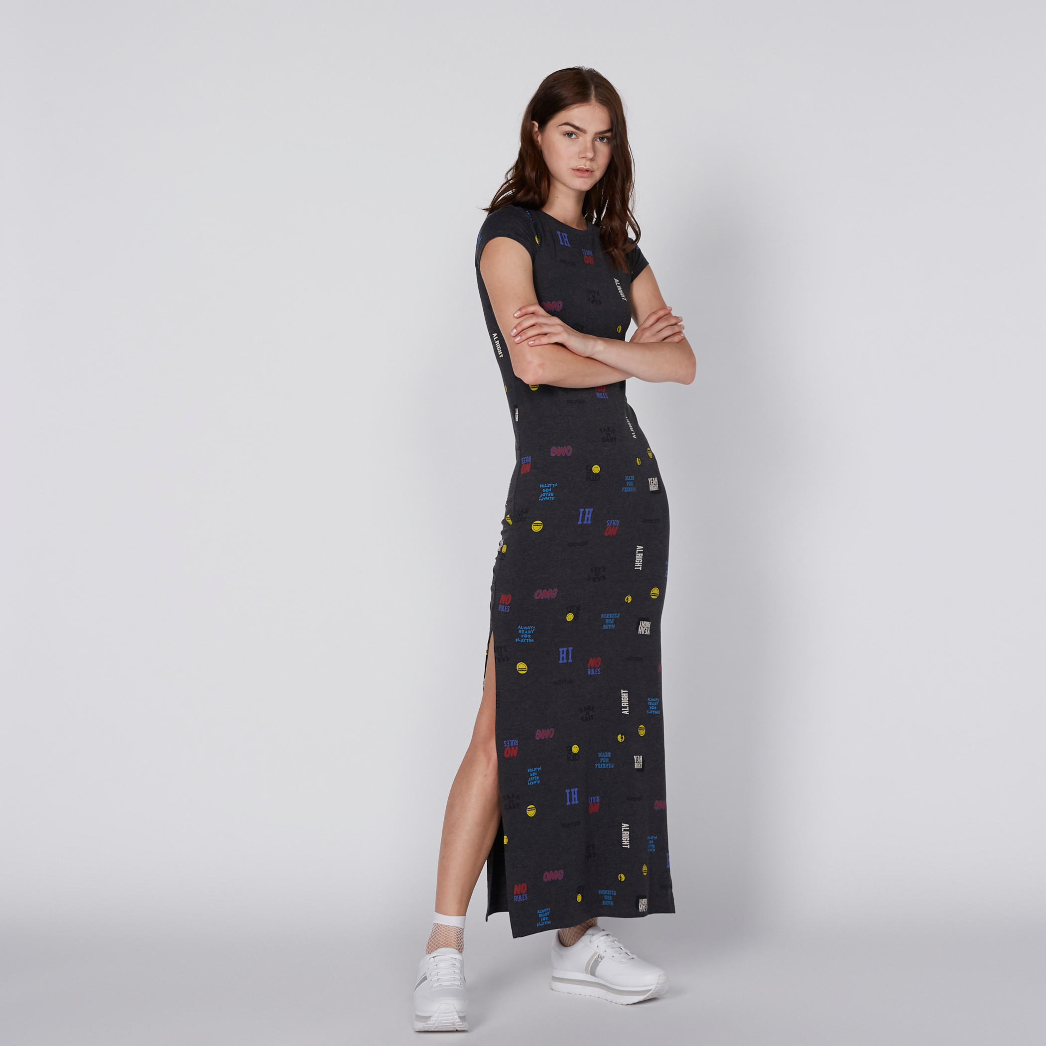 فستان طويل بأكمام كاب وطبعات سمايلي وورلد-women-clothing-dresses-image-1