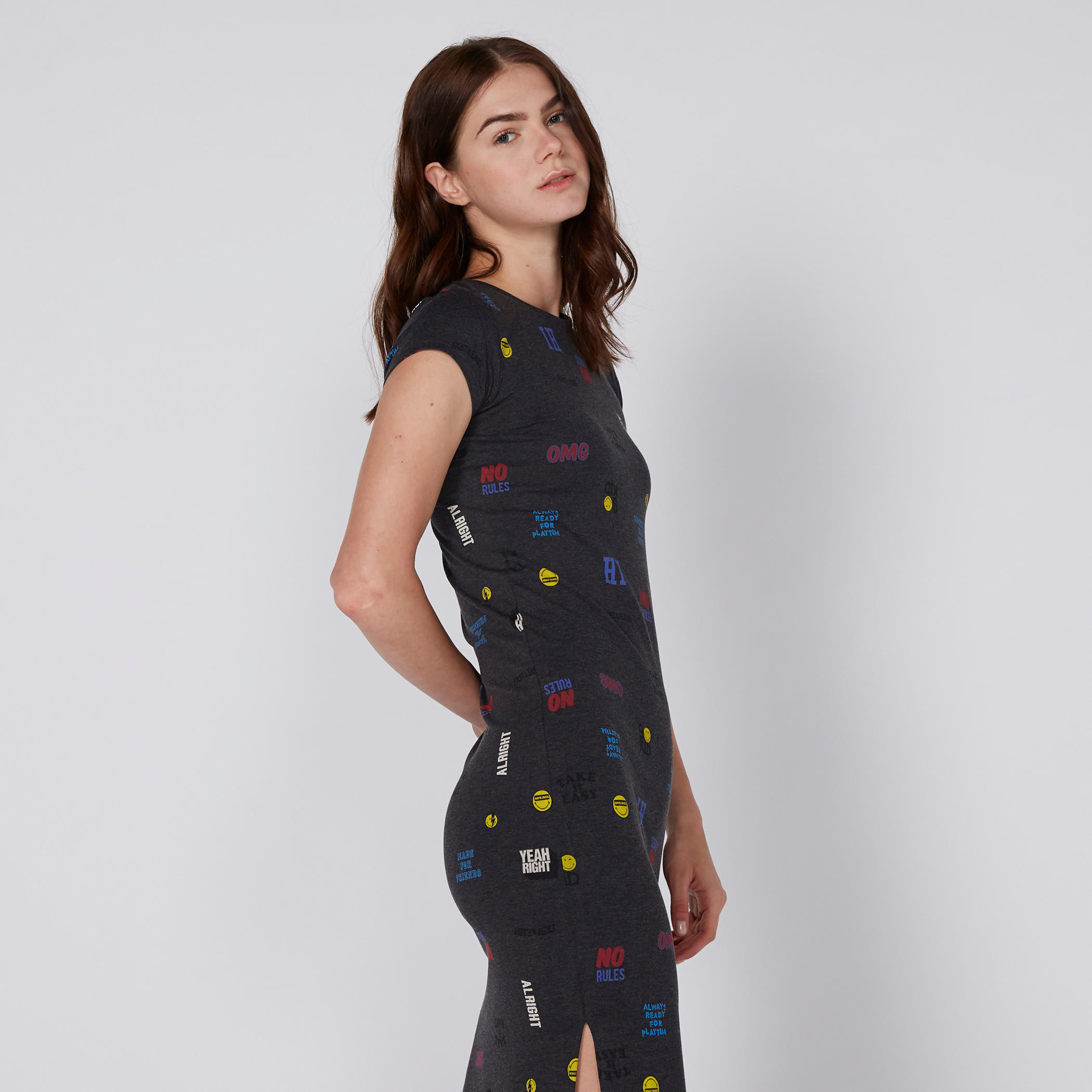 فستان طويل بأكمام كاب وطبعات سمايلي وورلد-women-clothing-dresses-image-2