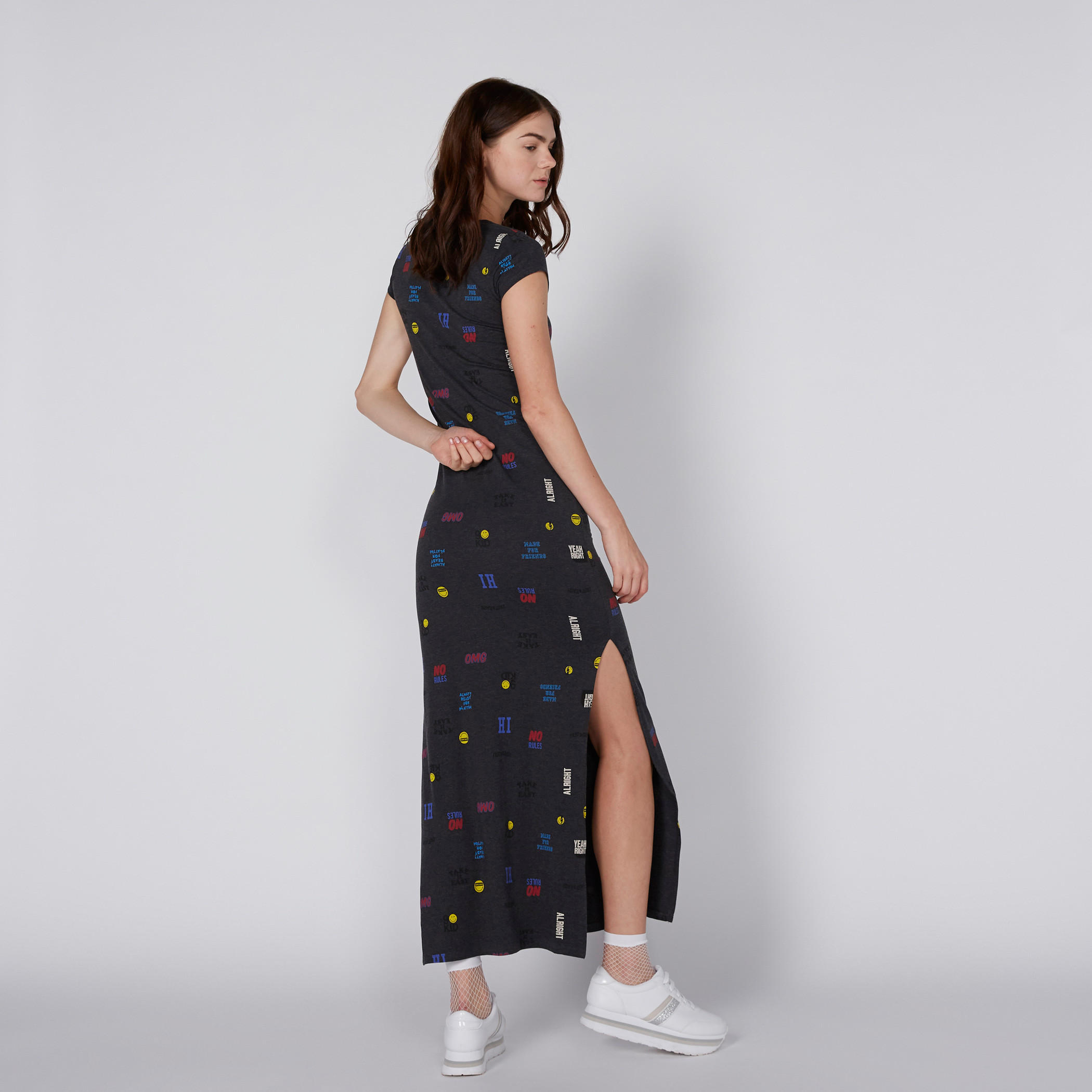 فستان طويل بأكمام كاب وطبعات سمايلي وورلد-women-clothing-dresses-image-3