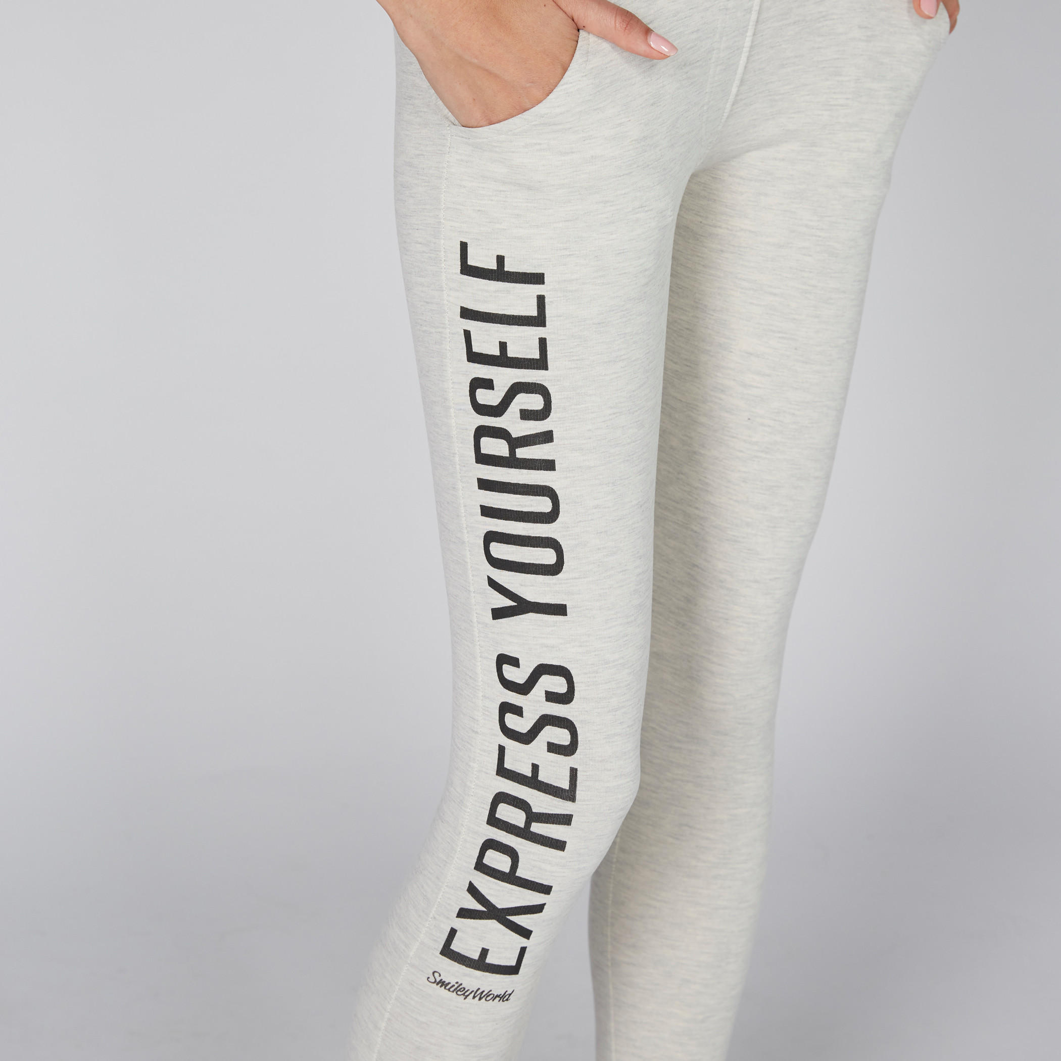 بنطال رياضي ميلانج بطبعات سمايلي وورلد-women-clothing-bottoms-joggers-image-3