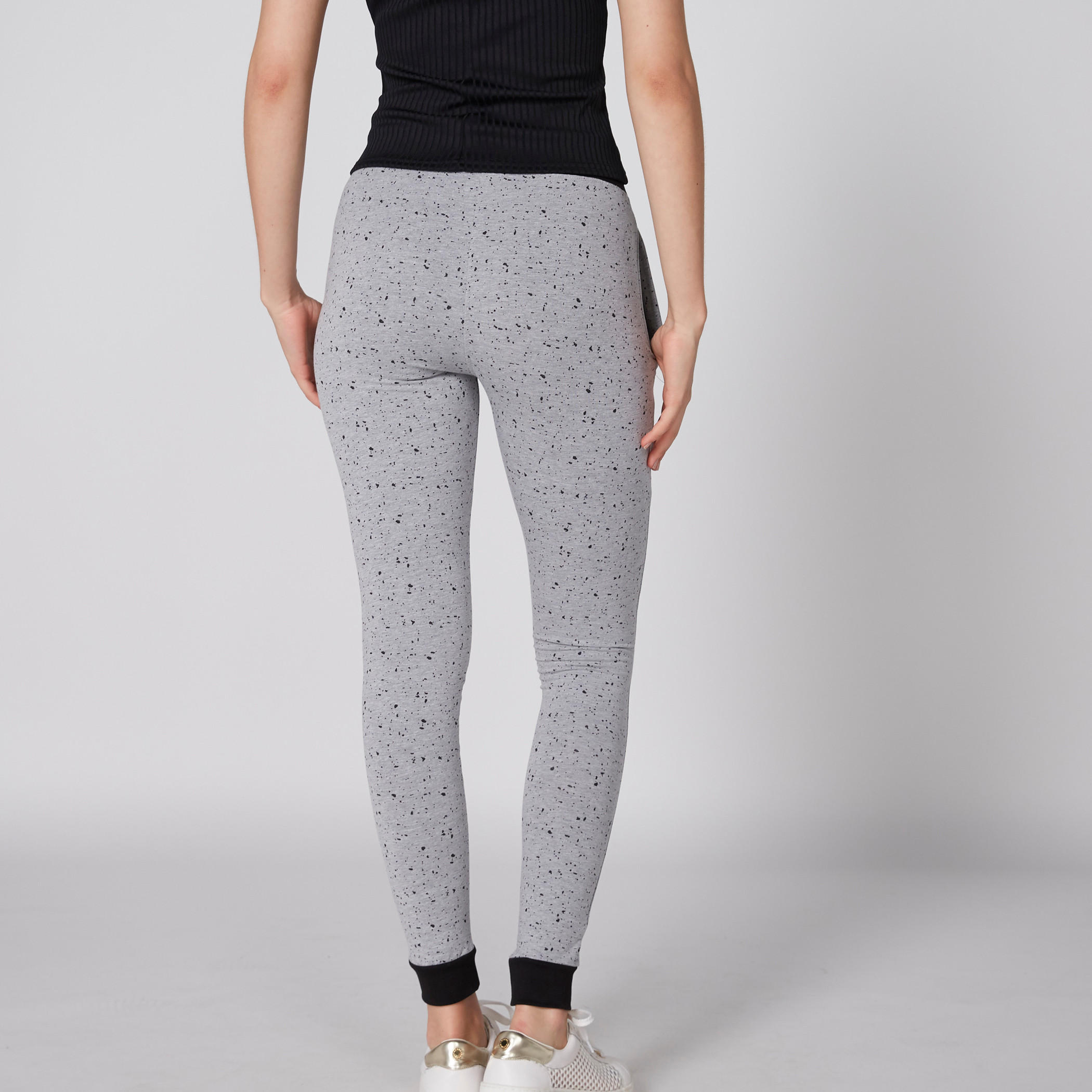 بنطال رياضي بجيوب وطبعات سمايلي وورلد-women-clothing-bottoms-joggers-image-2