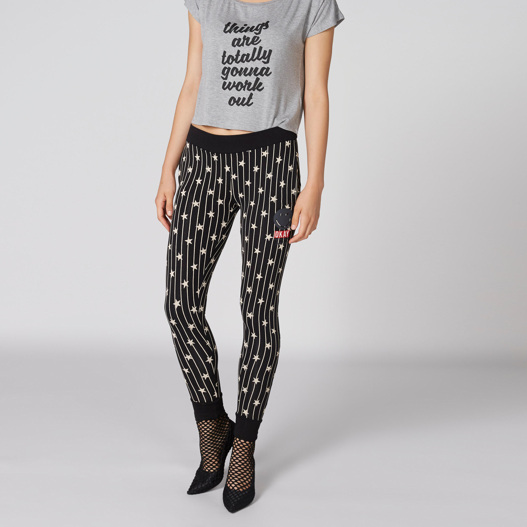 بنطال رياضي طويل بجيوب ونقش سمايلي وورلد-women-clothing-bottoms-joggers-image-3