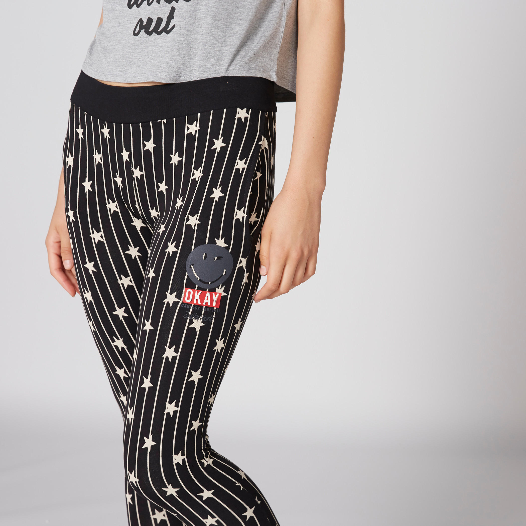بنطال رياضي طويل بجيوب ونقش سمايلي وورلد-women-clothing-bottoms-joggers-image-4