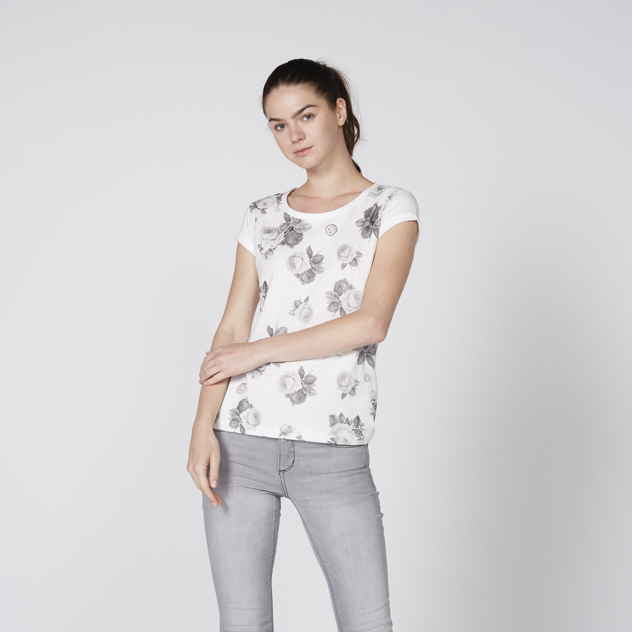 تيشيرت بياقة مستديرة وأكمام كاب مع طبعات سمايلي وورلد-women-clothing-tshirts-image-1