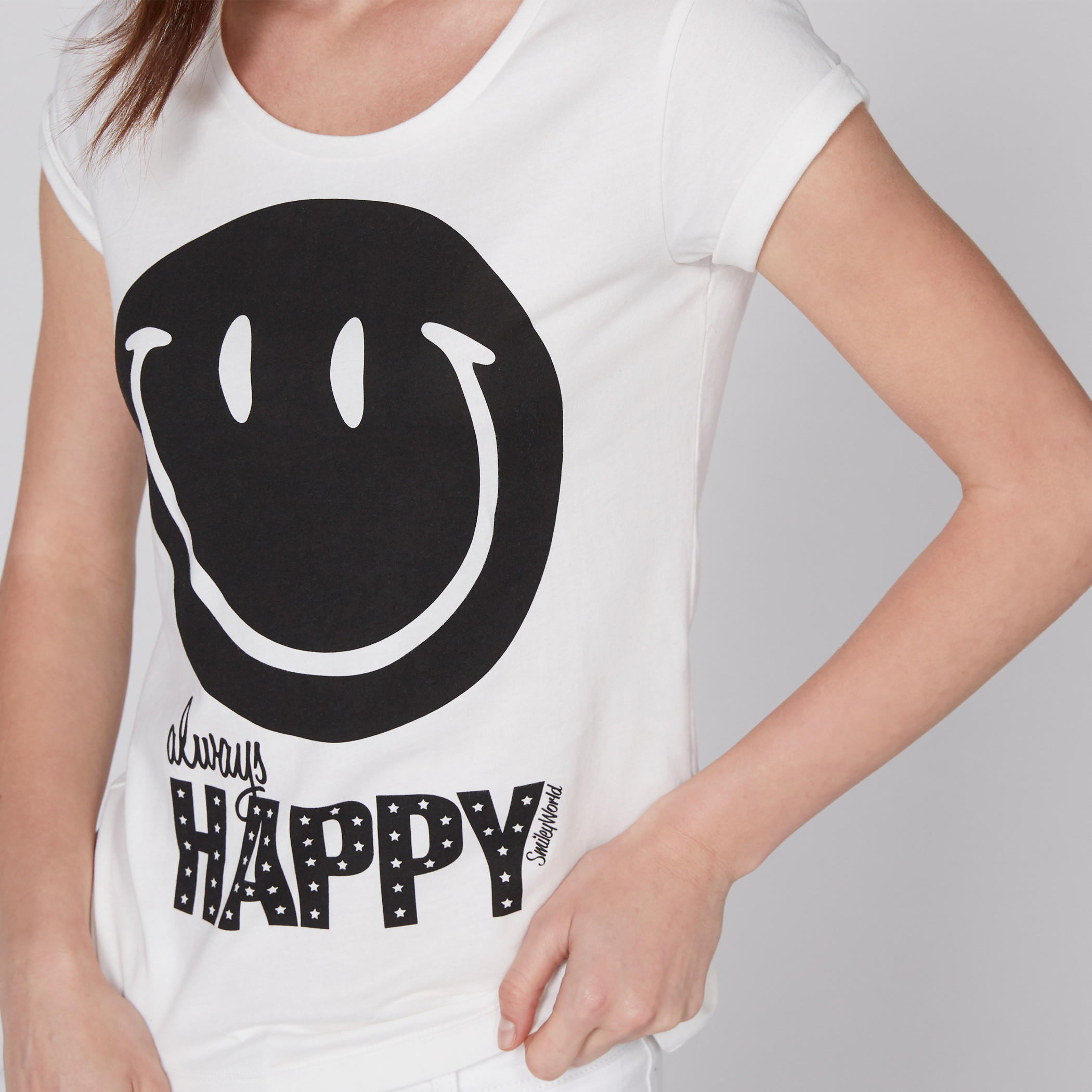 تيشيرت بأكمام كاب وطبعات سمايلي وورلد-women-clothing-tshirts-image-2