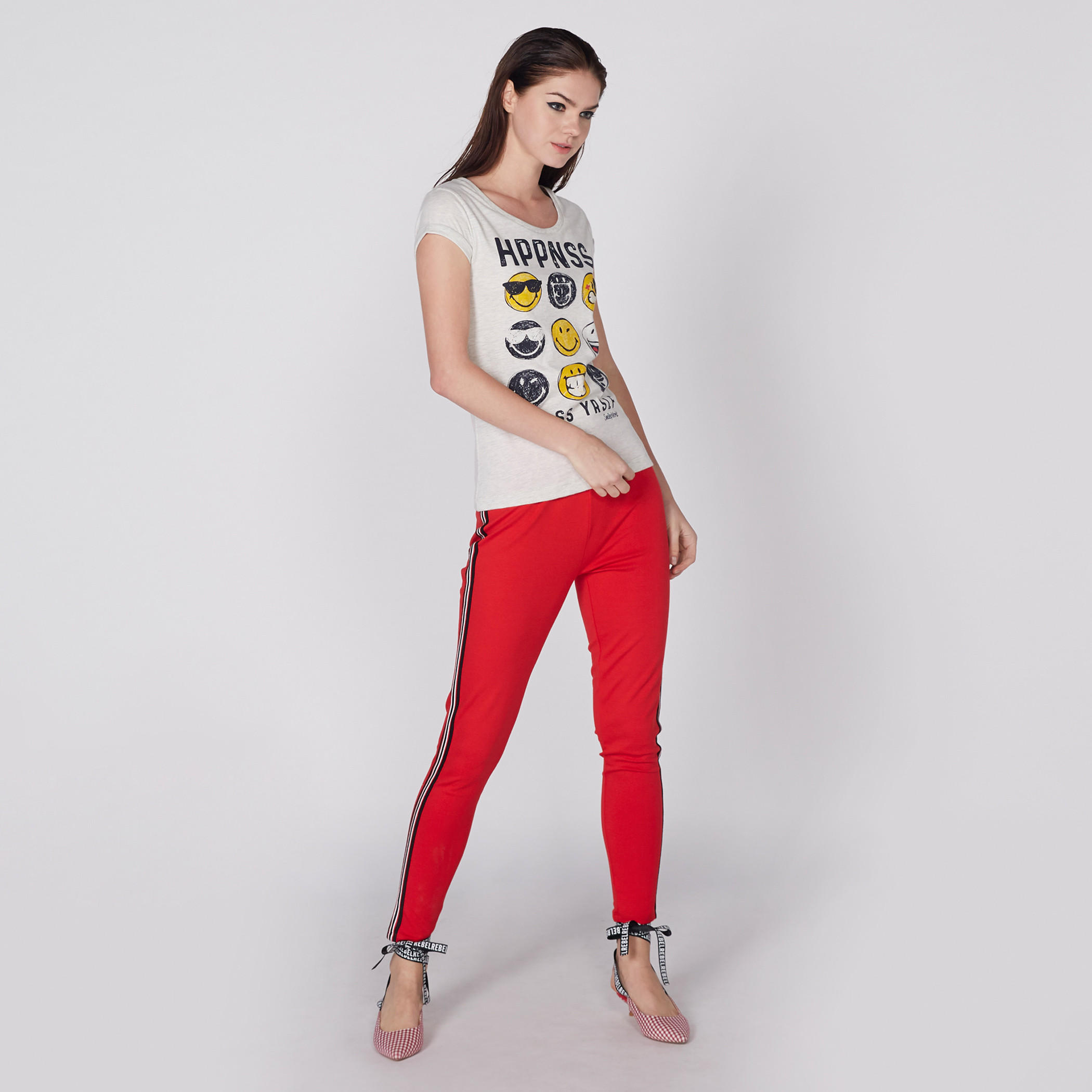 تيشيرت بياقة مستديرة وأكمام كاب وطبعات سمايلي وورلد-women-clothing-tshirts-image-3
