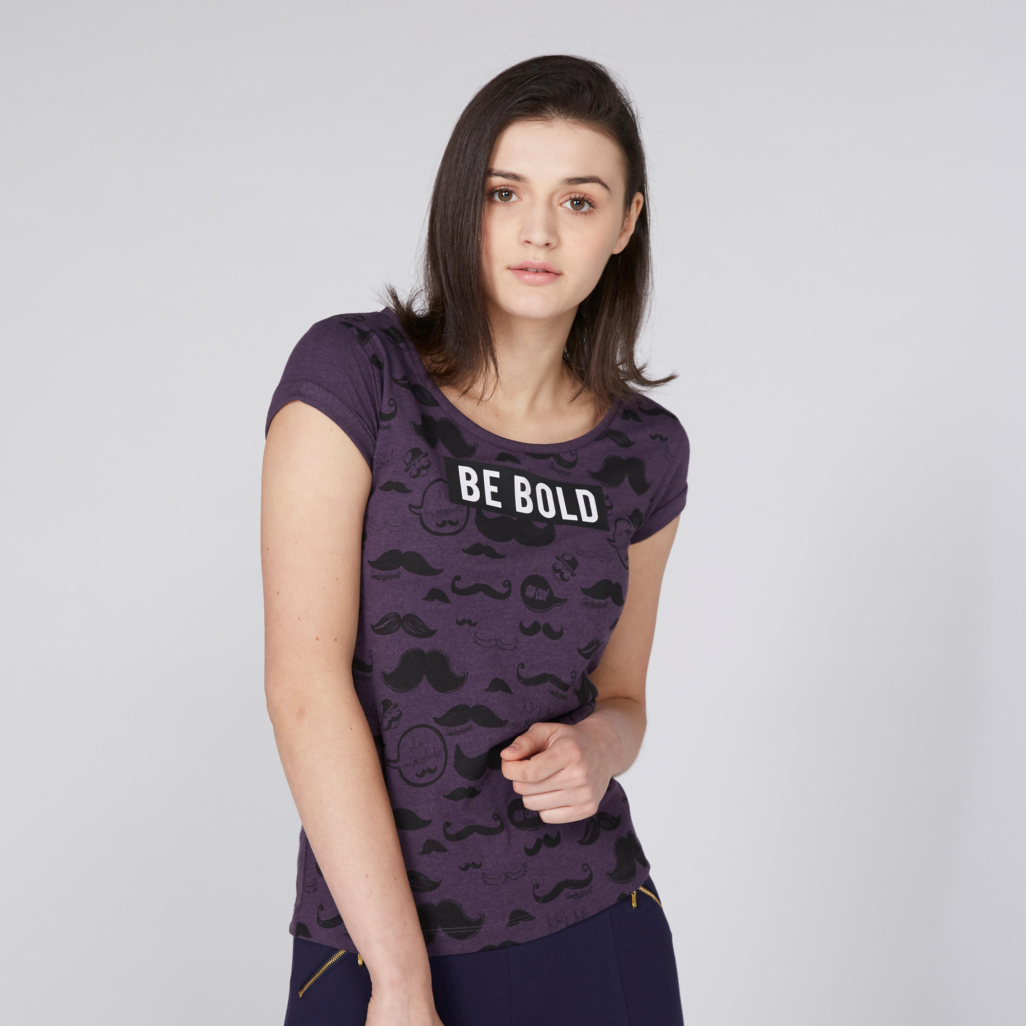 تيشيرت بياقة مستديرة وأكمام كاب وطبعات سمايلي وورلد-women-clothing-tshirts-image-1