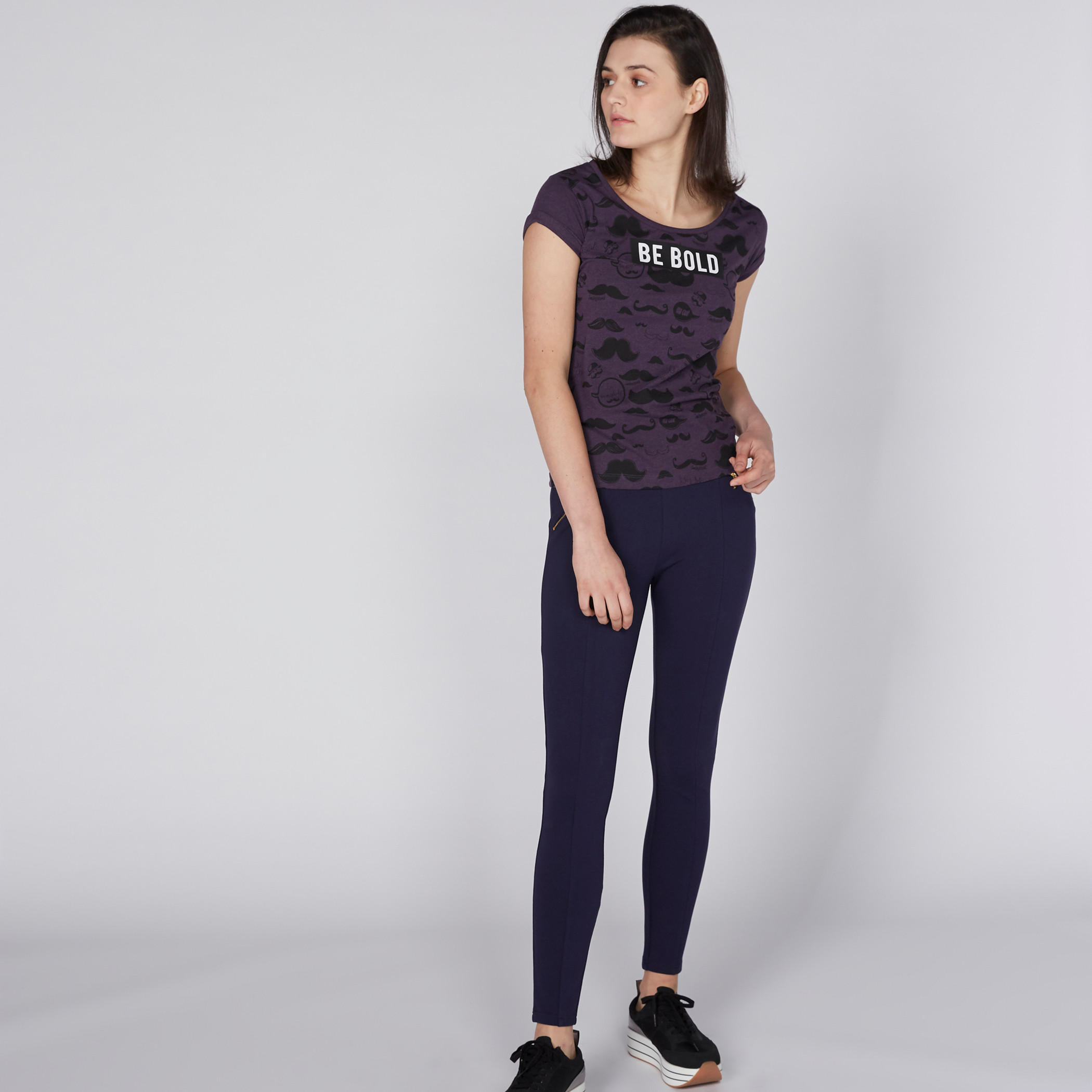 تيشيرت بياقة مستديرة وأكمام كاب وطبعات سمايلي وورلد-women-clothing-tshirts-image-3