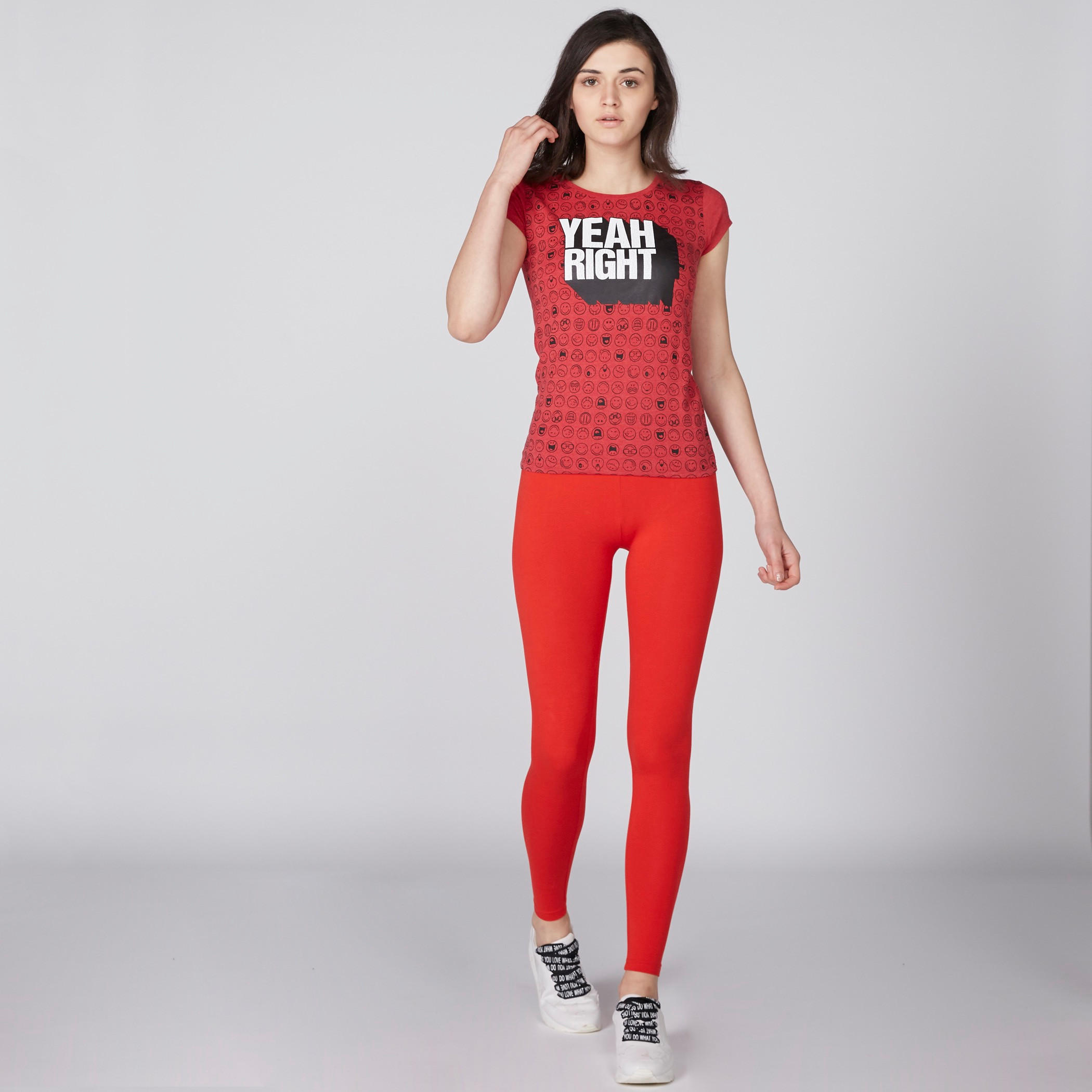 تيشيرت بأكمام كاب وطبعات سمايلي وورلد-women-clothing-tshirts-image-3