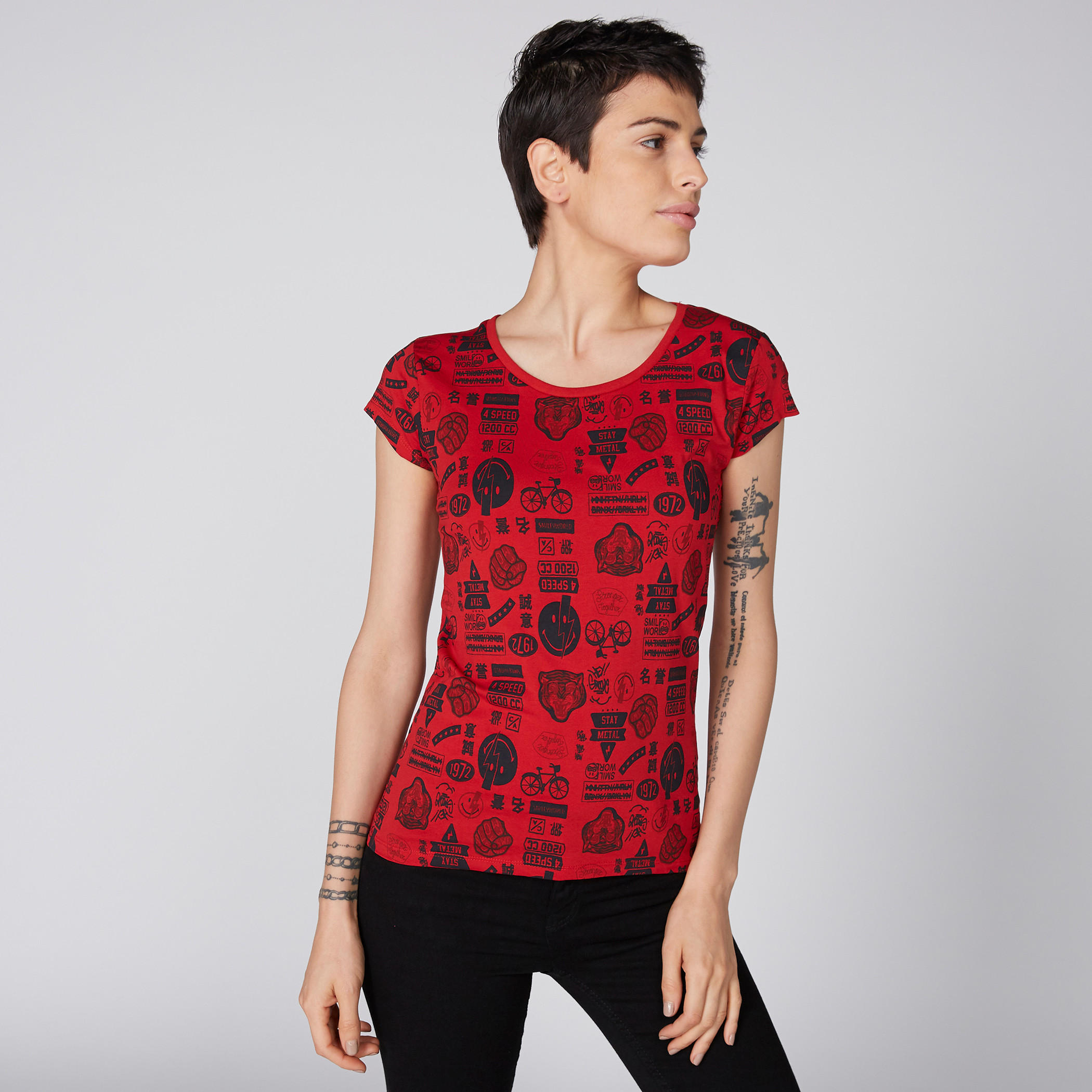 تيشيرت بياقة مستديرة وأكمام كاب وطبعات سمايلي وورلد-women-clothing-tshirts-image-1