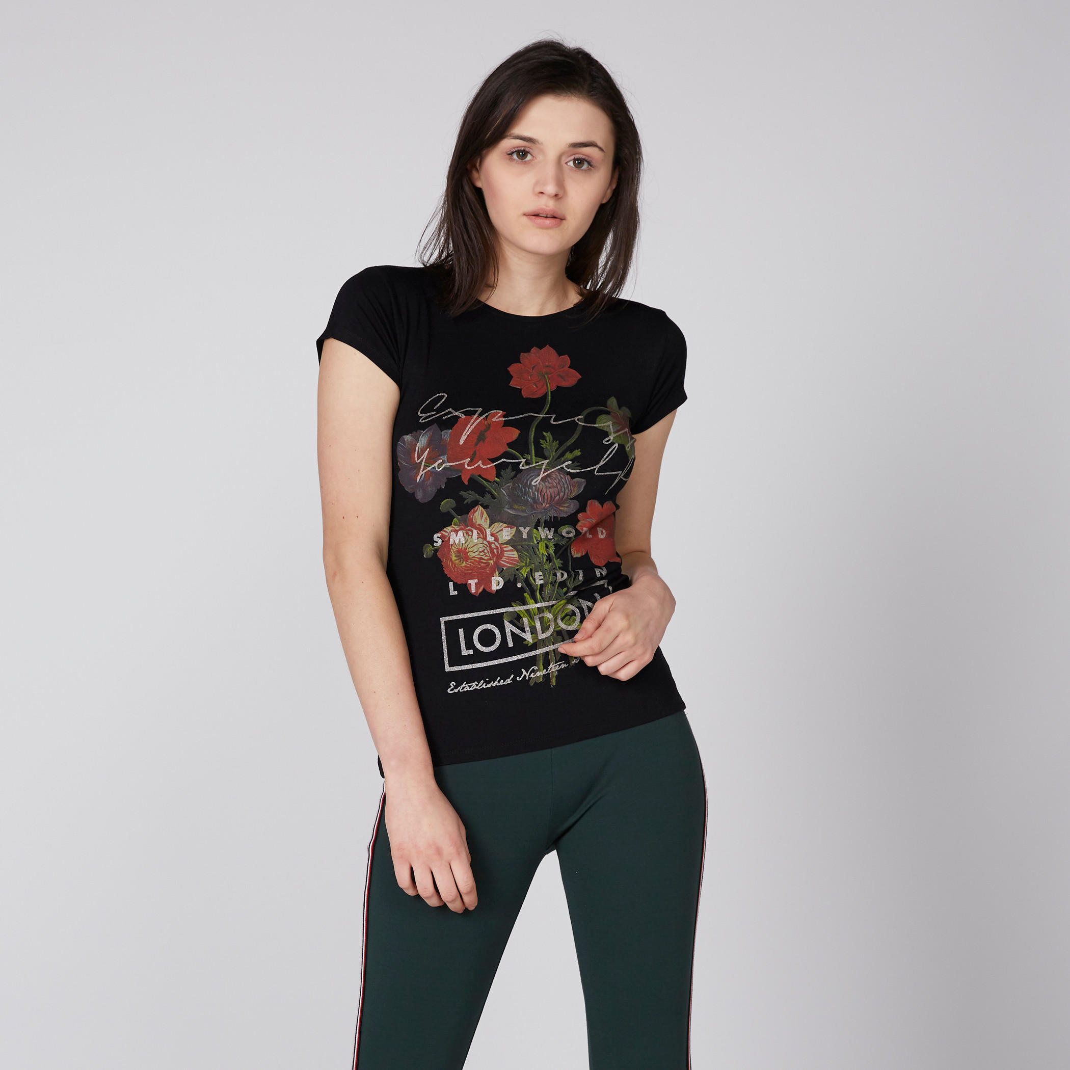 تيشيرت بياقة مستديرة وأكمام كاب وطبعات سمايلي وورلد-women-clothing-tshirts-image-1
