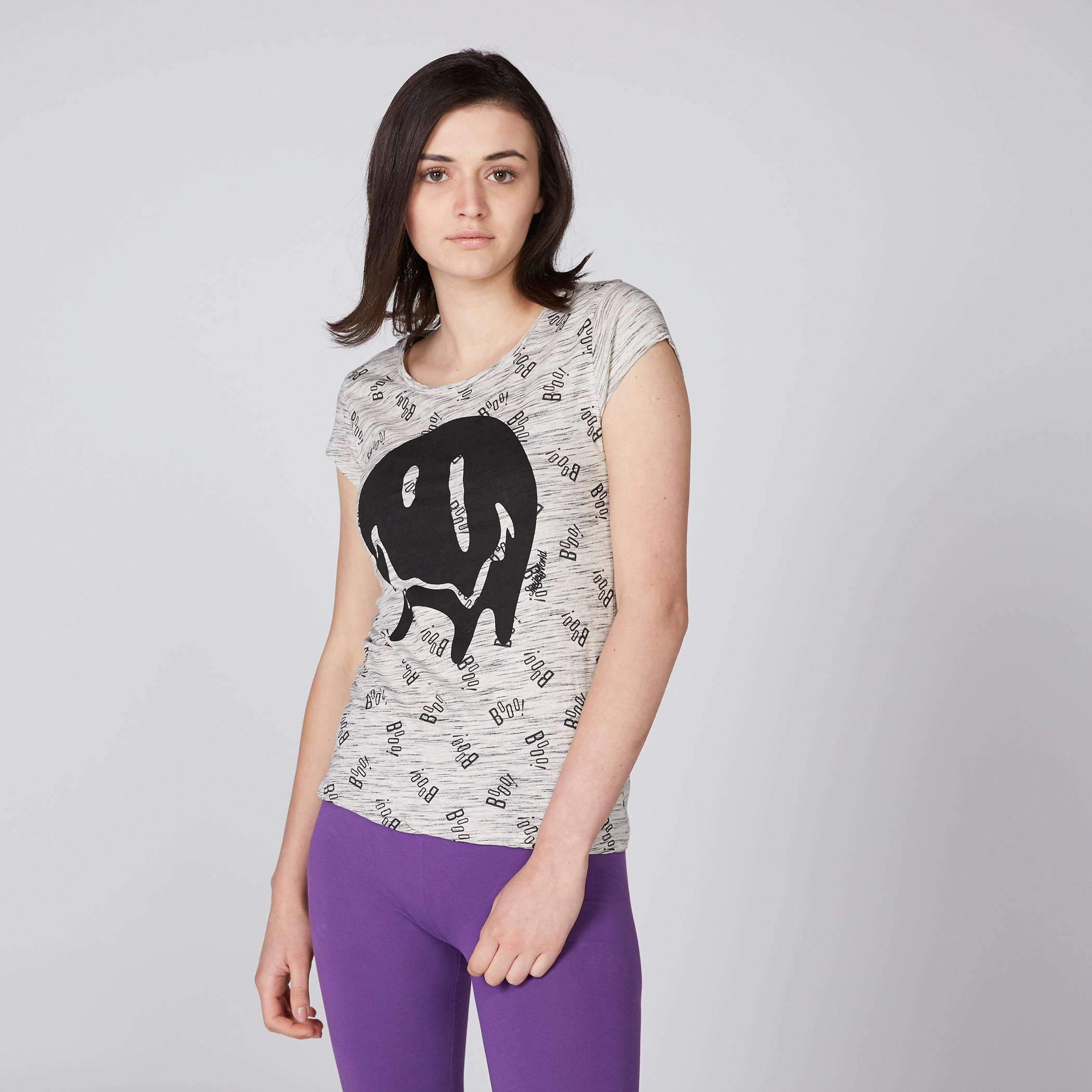 تيشيرت بياقة مستديرة وأكمام كاب وطبعات سمايلي وورلد-women-clothing-tshirts-image-1