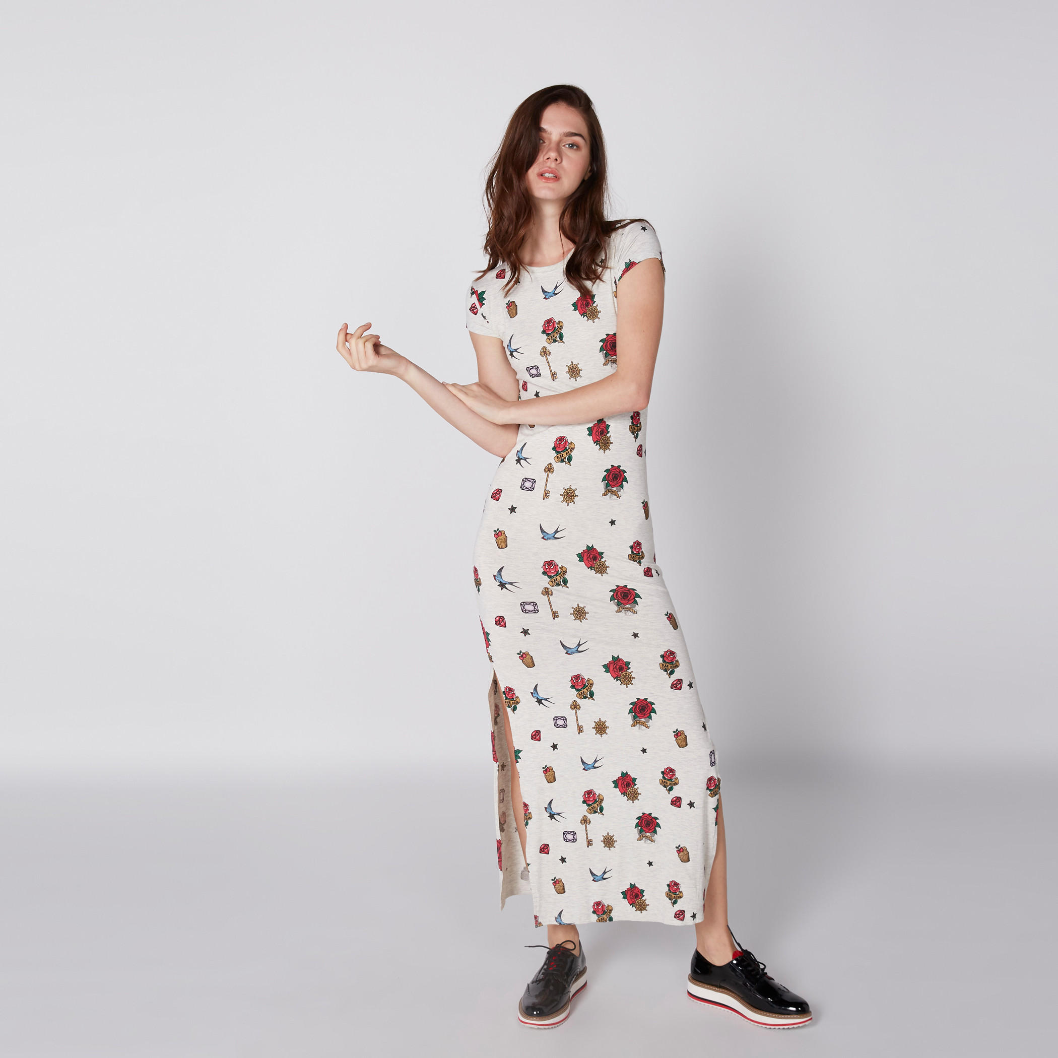 فستان طويل بياقة مستديرة وأكمام كاب وطبعات سمايلي وورلد-women-clothing-dresses-image-1