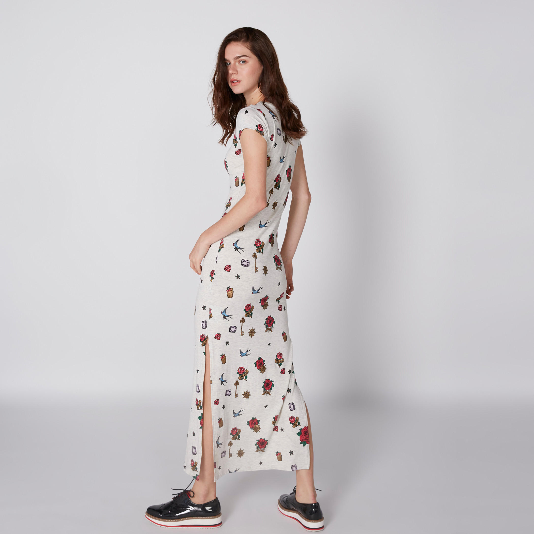 فستان طويل بياقة مستديرة وأكمام كاب وطبعات سمايلي وورلد-women-clothing-dresses-image-3