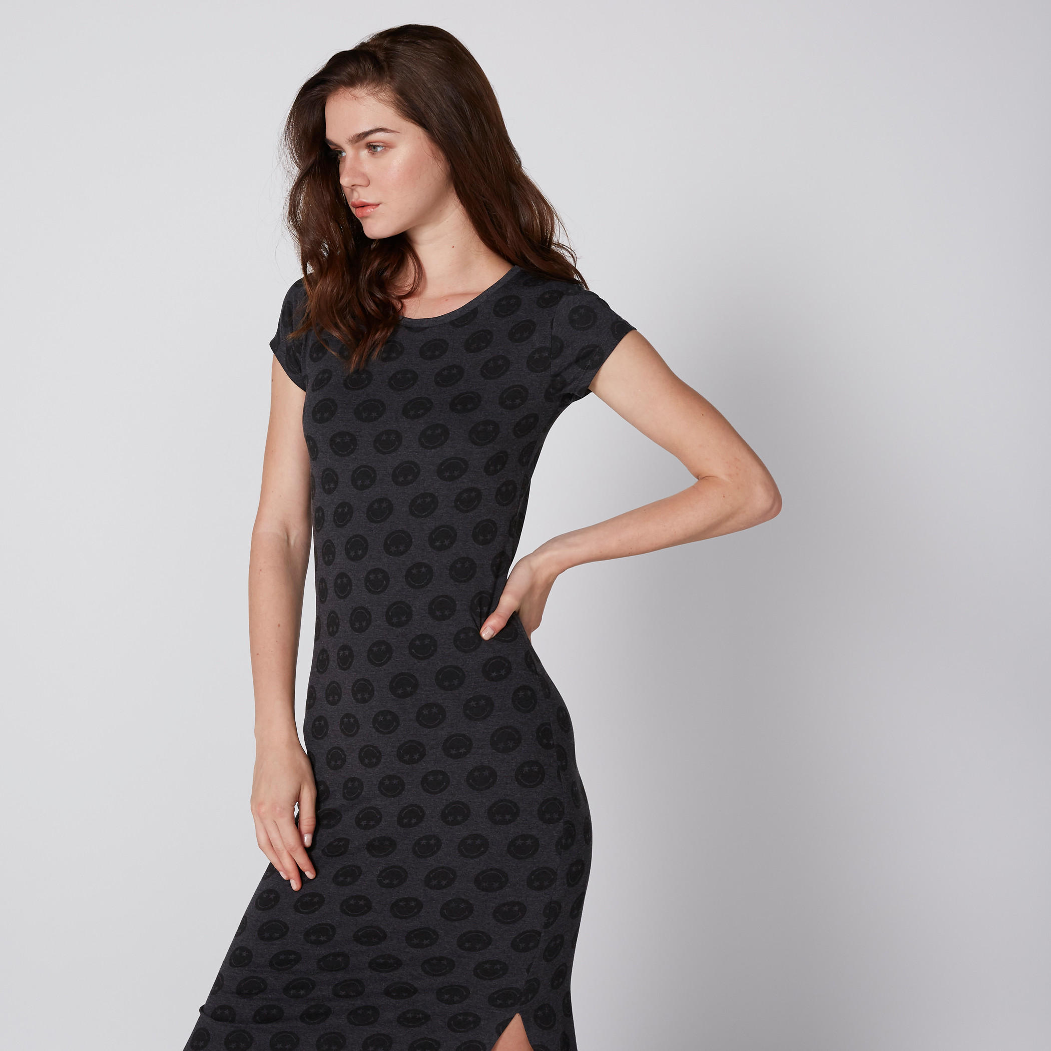 فستان طويل بياقة مستديرة وأكمام كاب وطبعات سمايلي وورلد-women-clothing-dresses-image-1