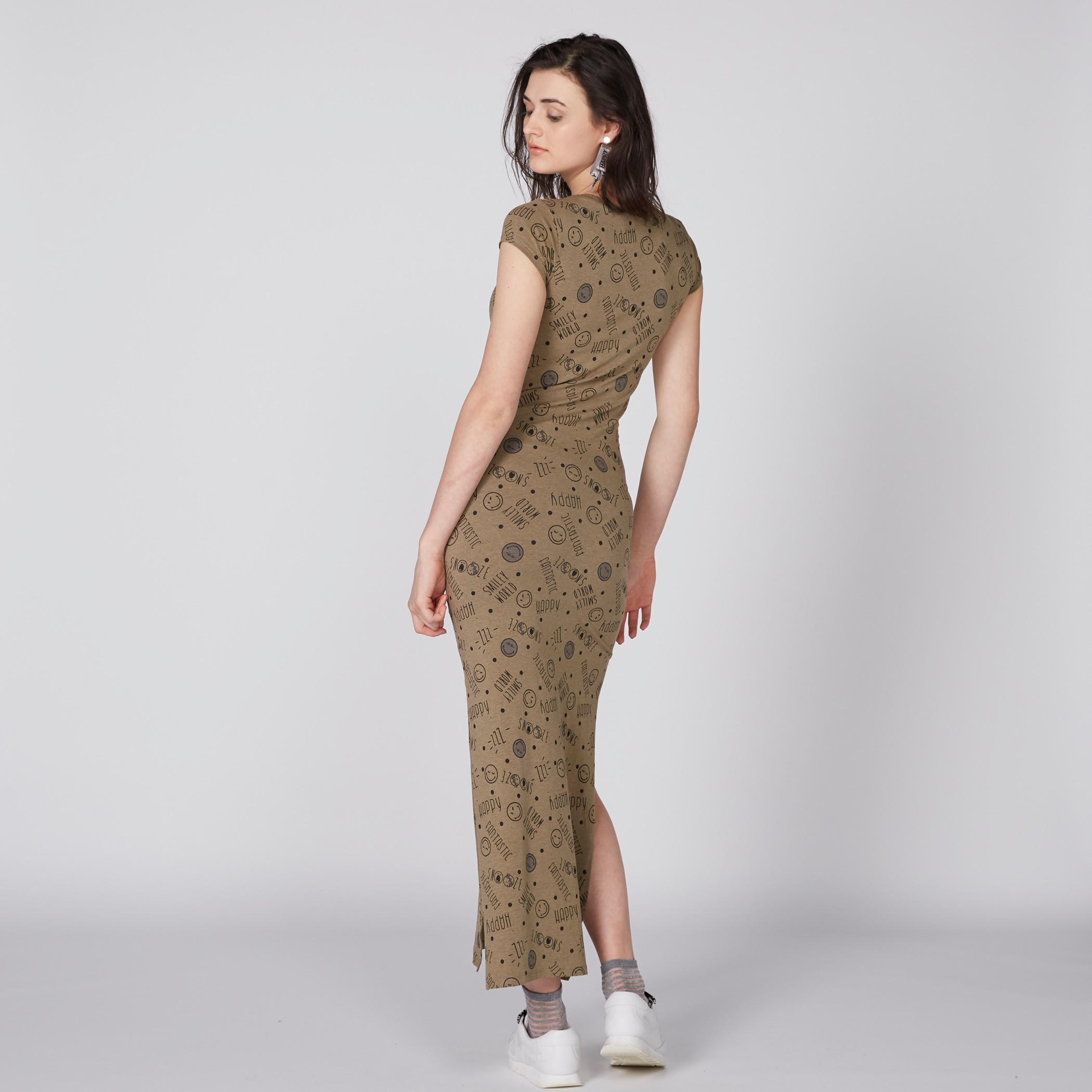 فستان طويل بياقة مستديرة وطبعات سمايلي وورلد-women-clothing-dresses-image-2