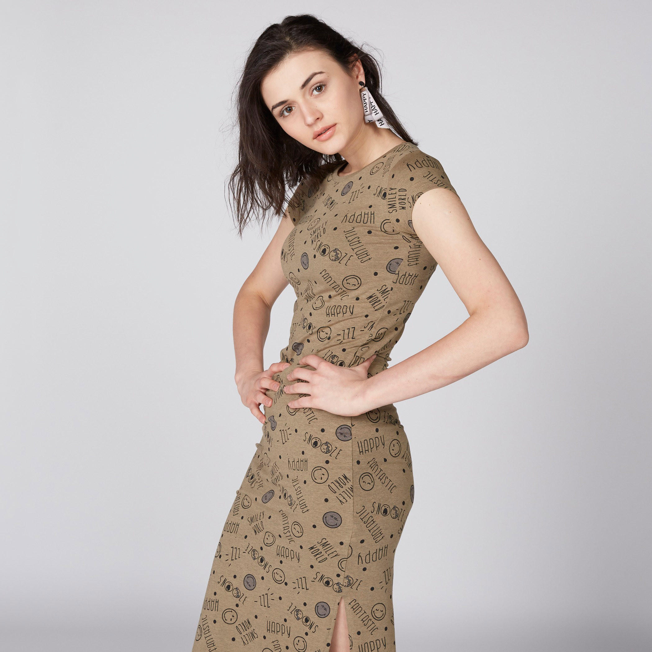 فستان طويل بياقة مستديرة وطبعات سمايلي وورلد-women-clothing-dresses-image-3